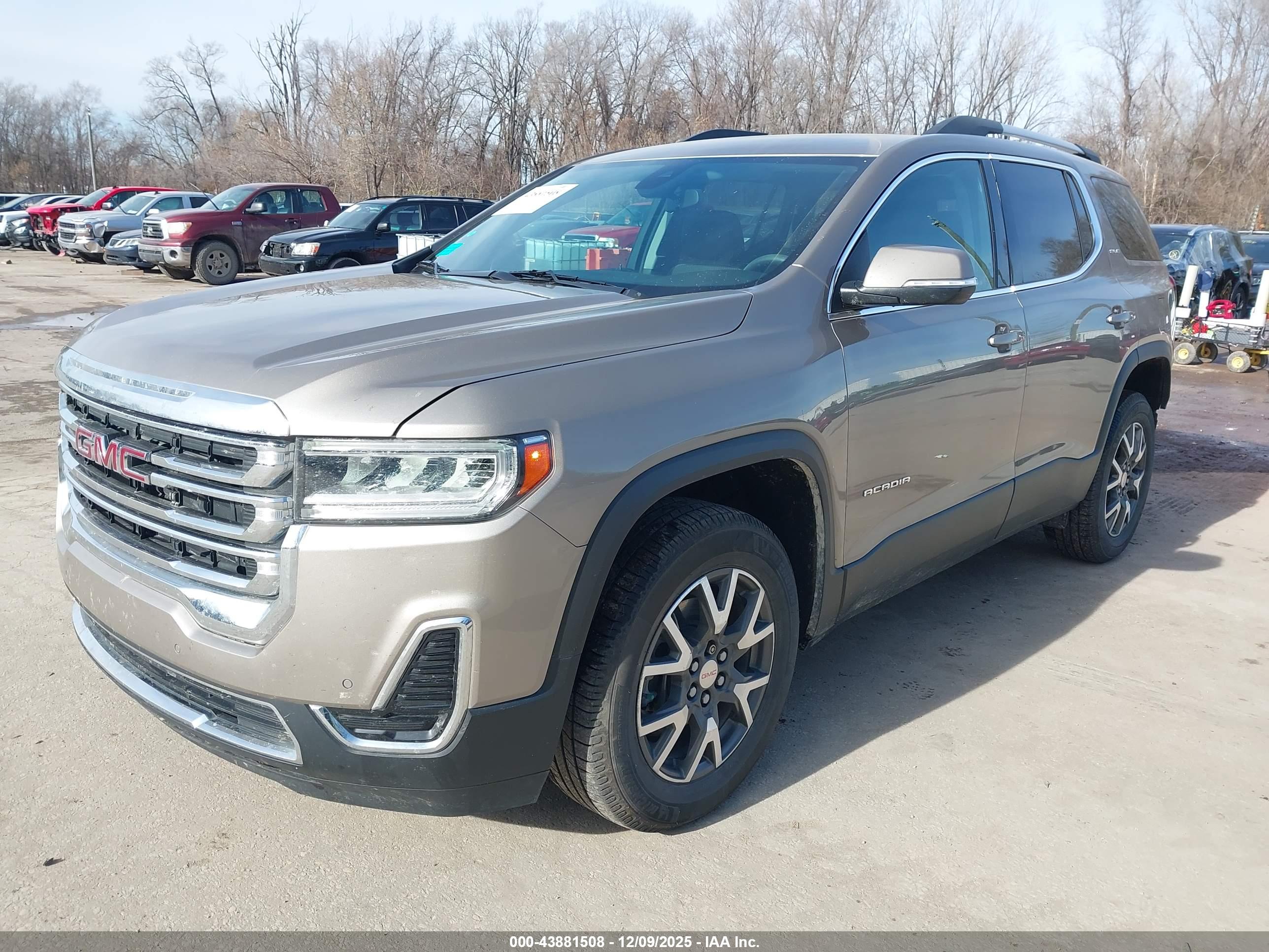 GMC ACADIA image 2