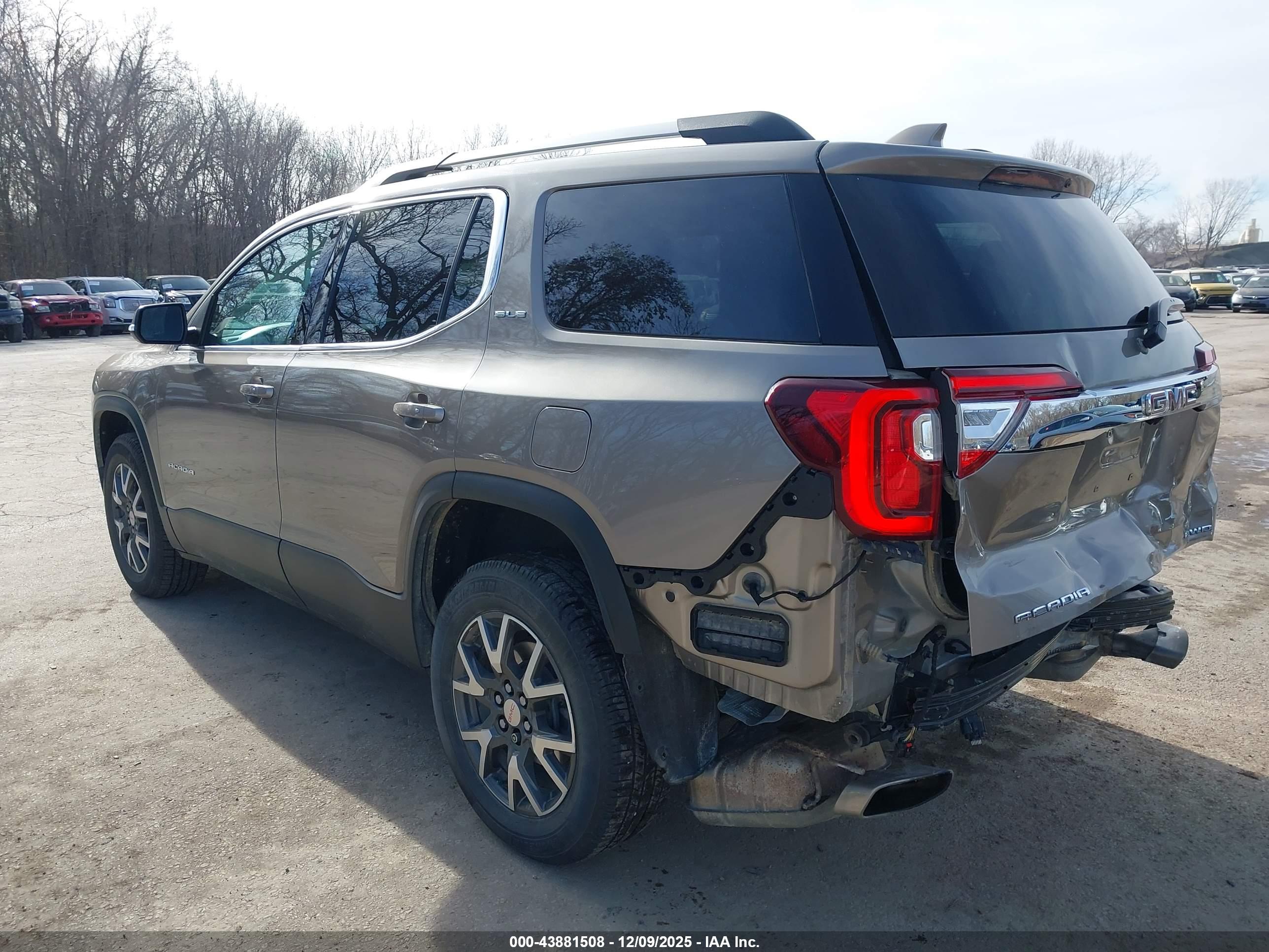GMC ACADIA image 3
