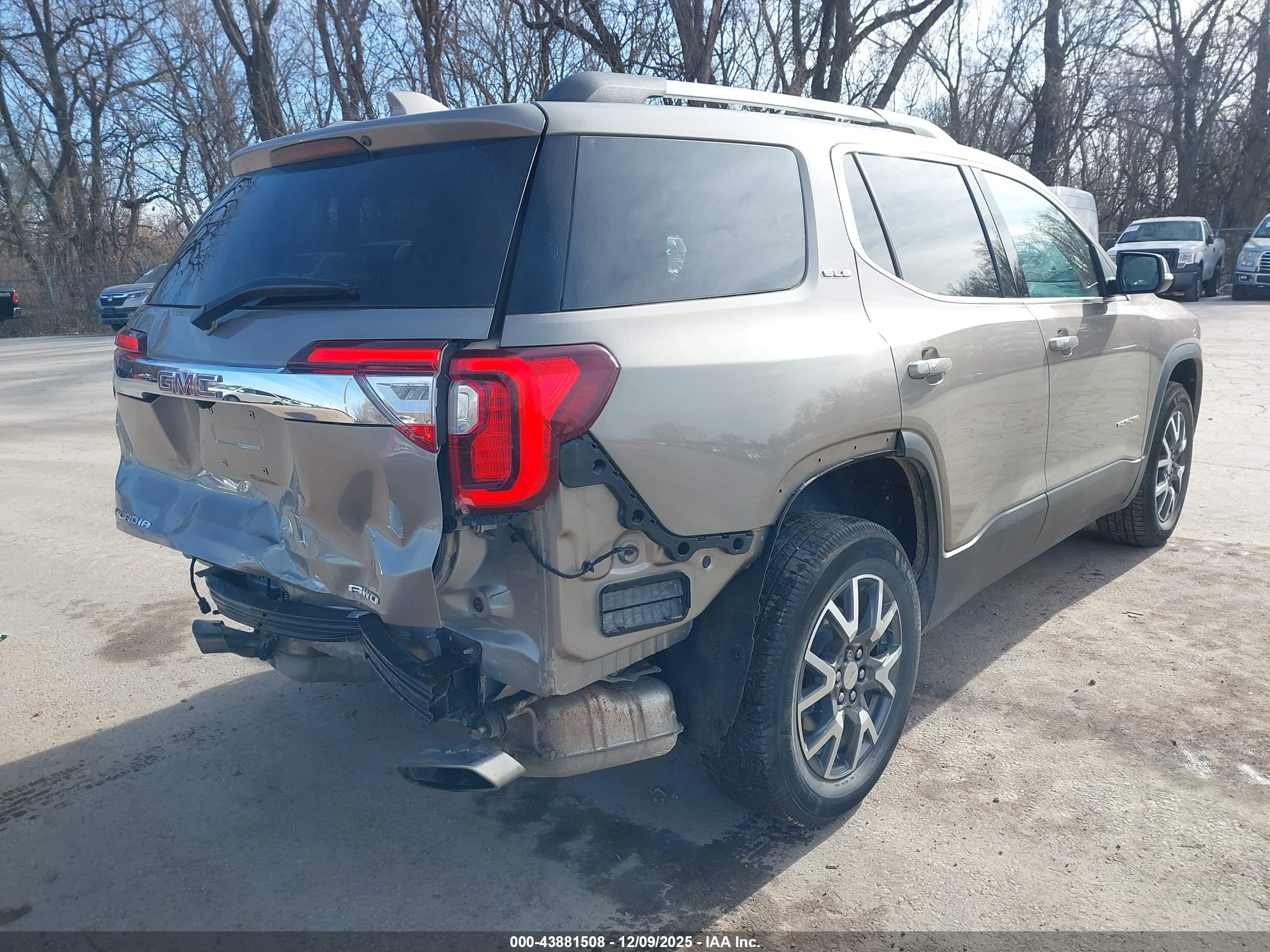 GMC ACADIA image 4