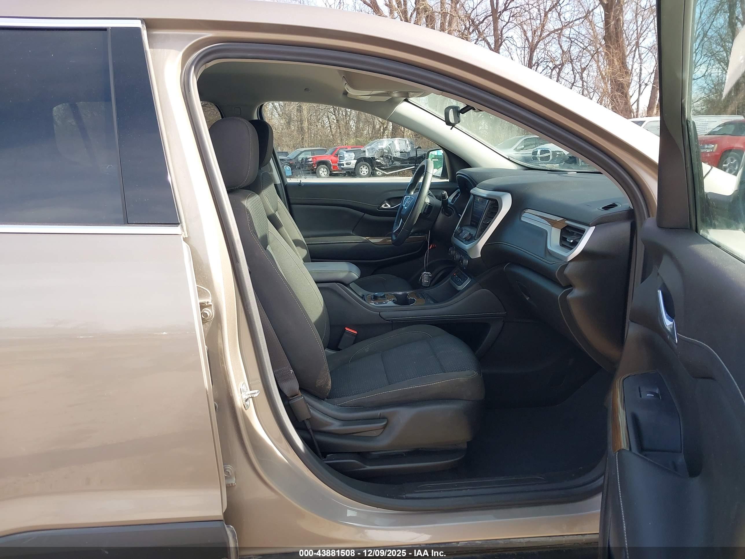 GMC ACADIA image 5