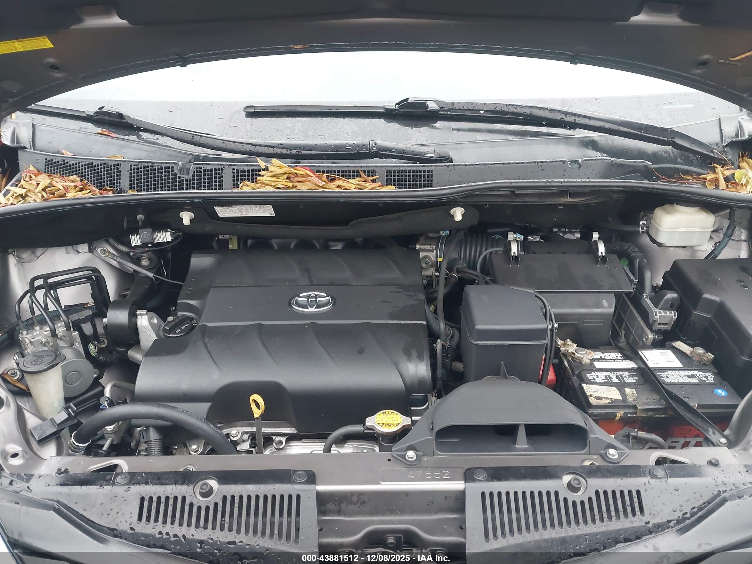 TOYOTA SIENNA image 10