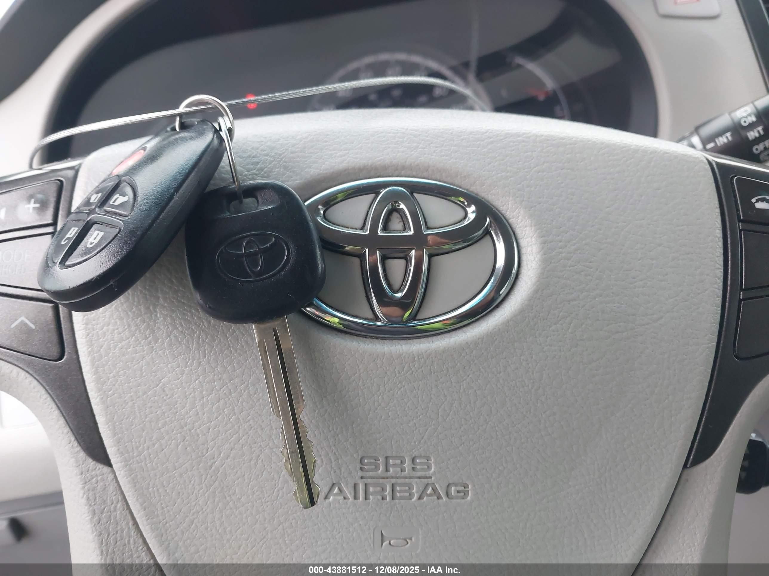 TOYOTA SIENNA image 11