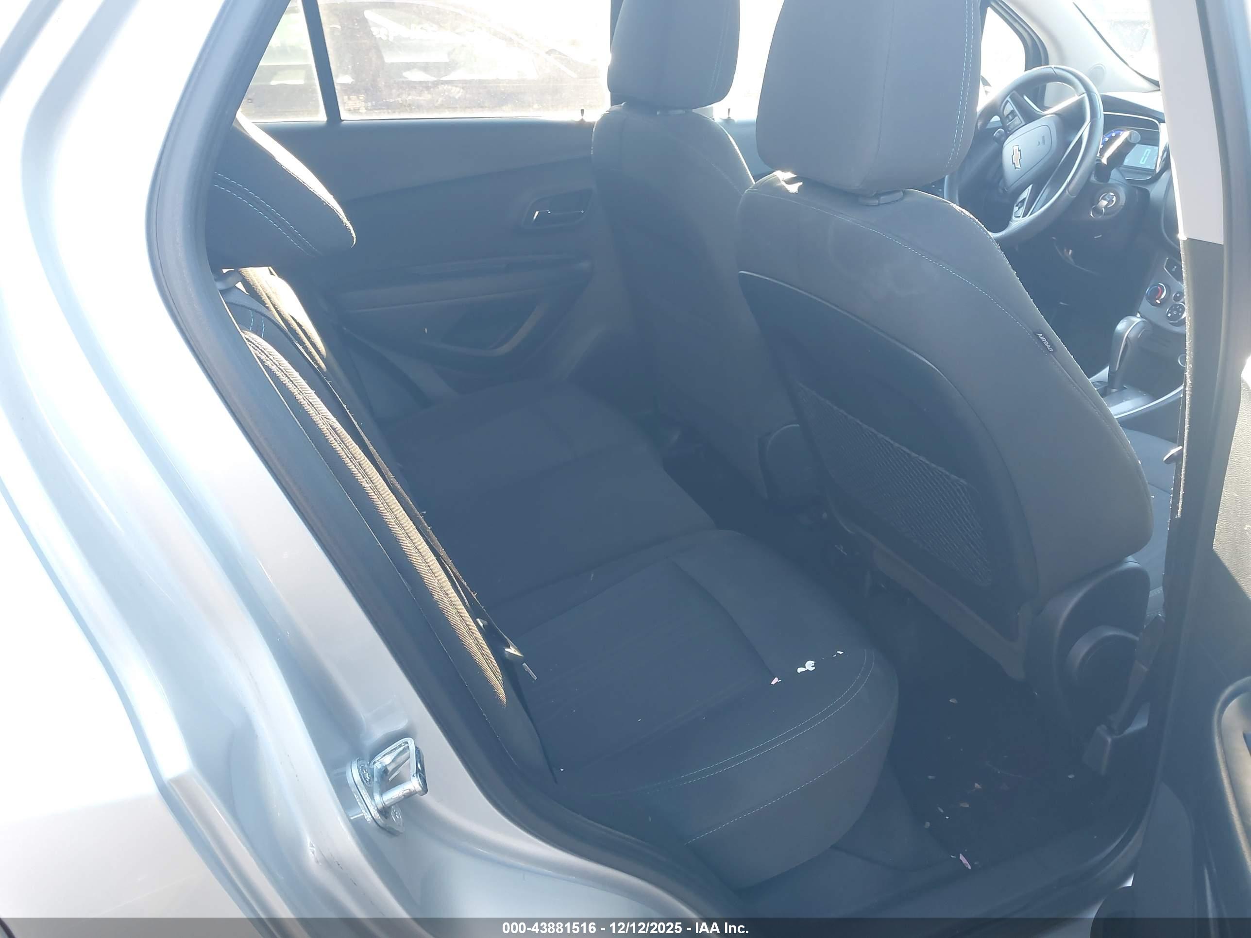 CHEVROLET TRAX image 8