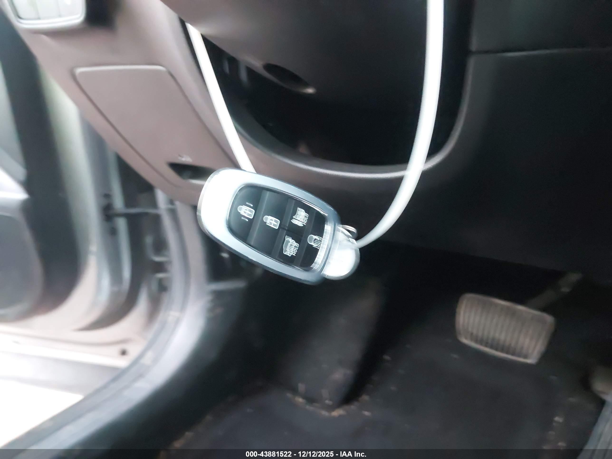 HYUNDAI TUCSON image 11