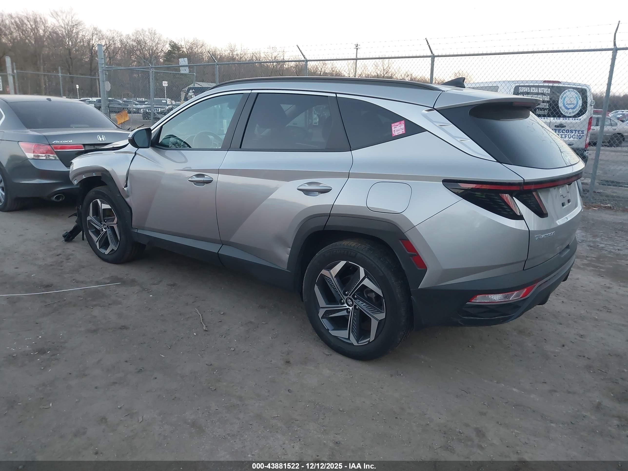 HYUNDAI TUCSON image 3