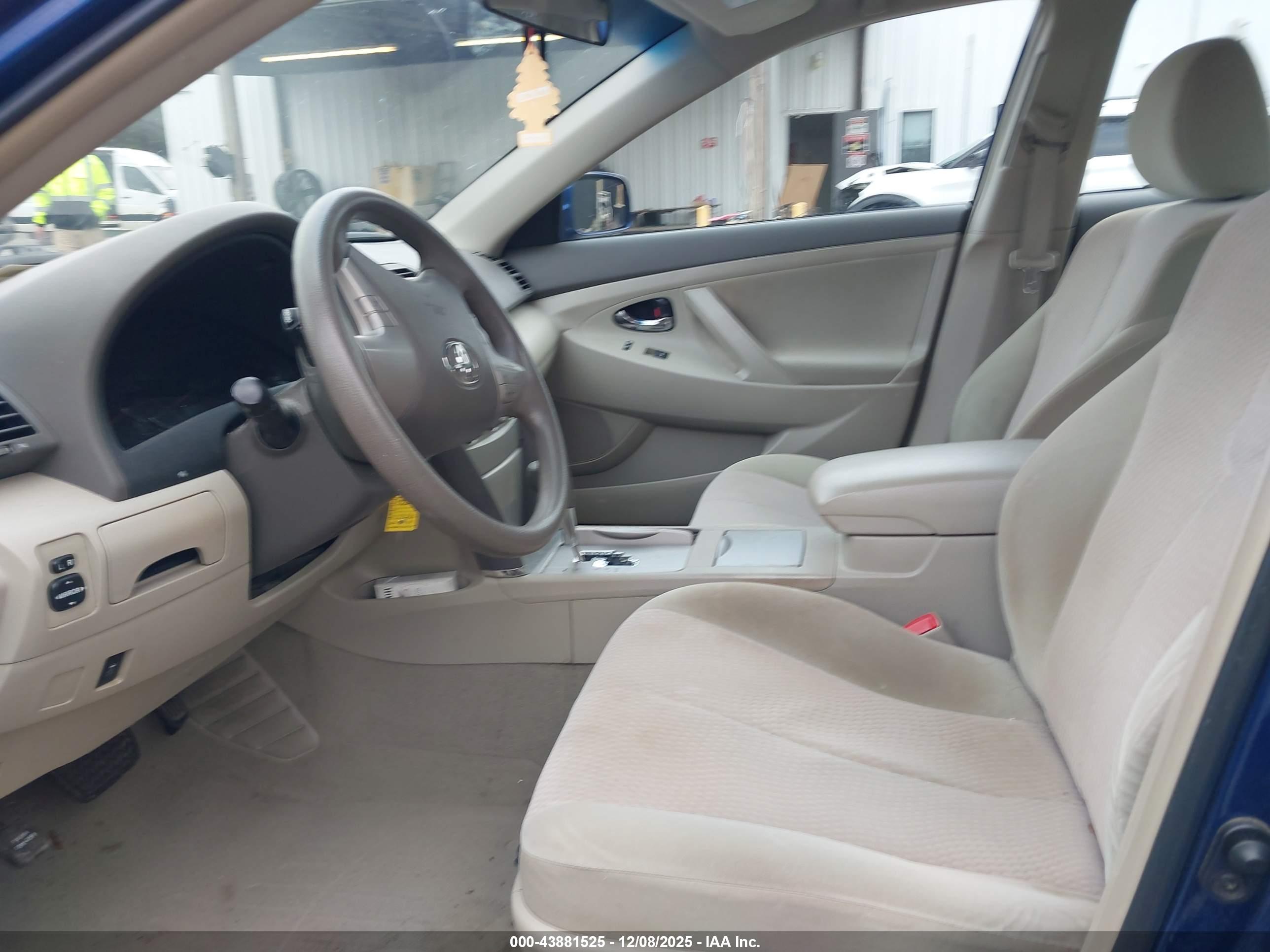 TOYOTA CAMRY image 5