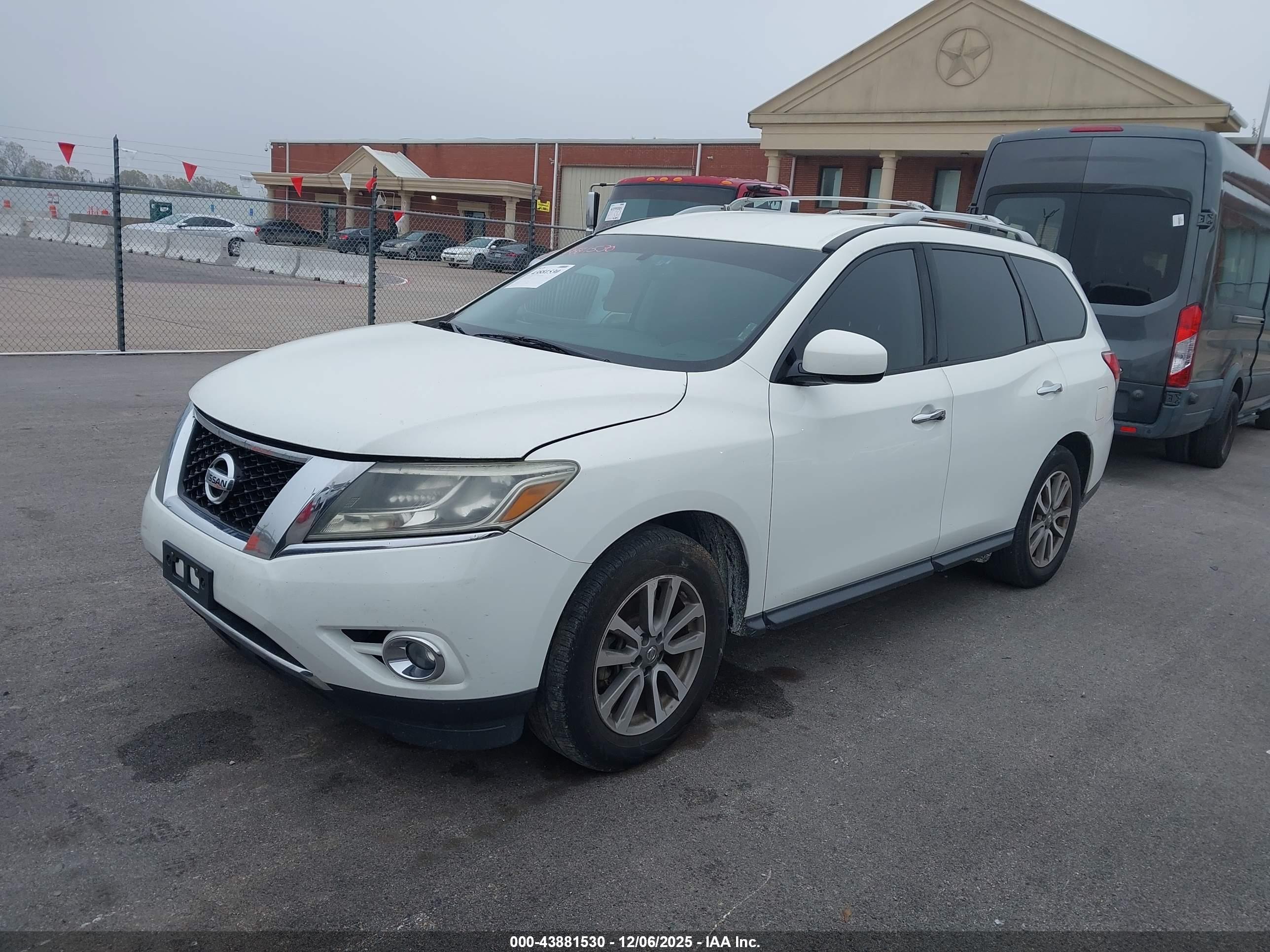 NISSAN PATHFINDER image 2