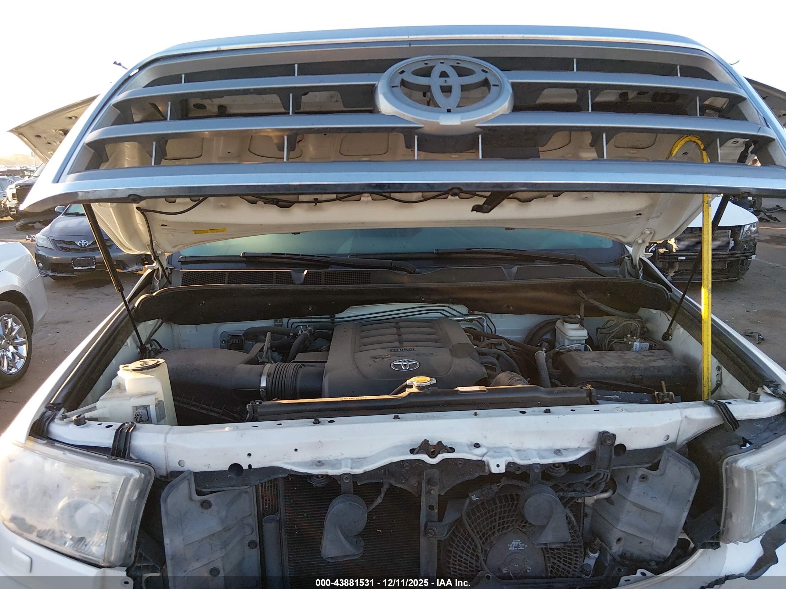TOYOTA SEQUOIA image 10