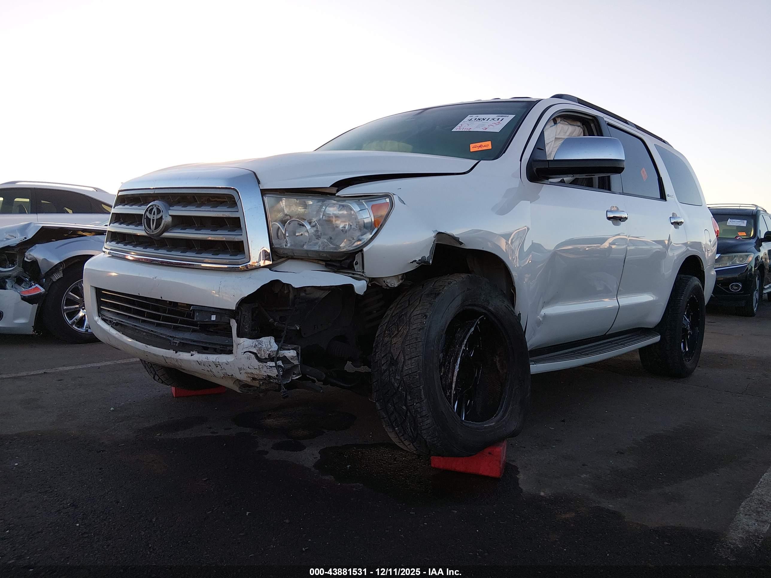 TOYOTA SEQUOIA image 6