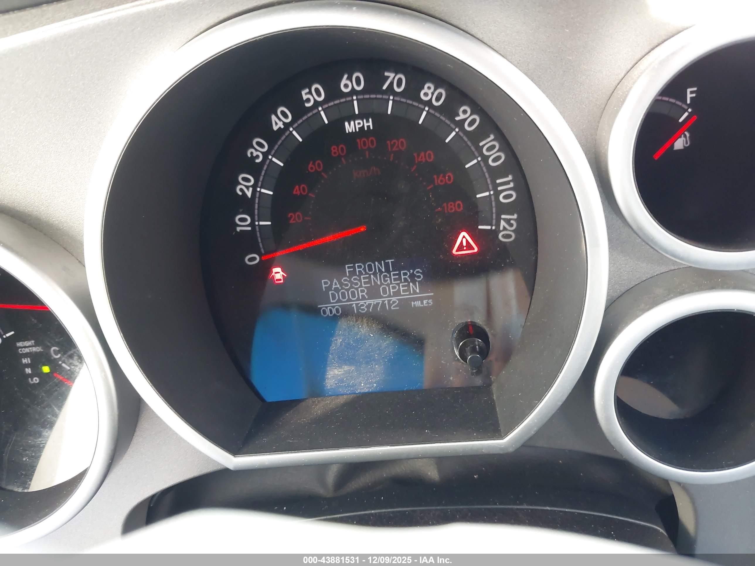 TOYOTA SEQUOIA image 7