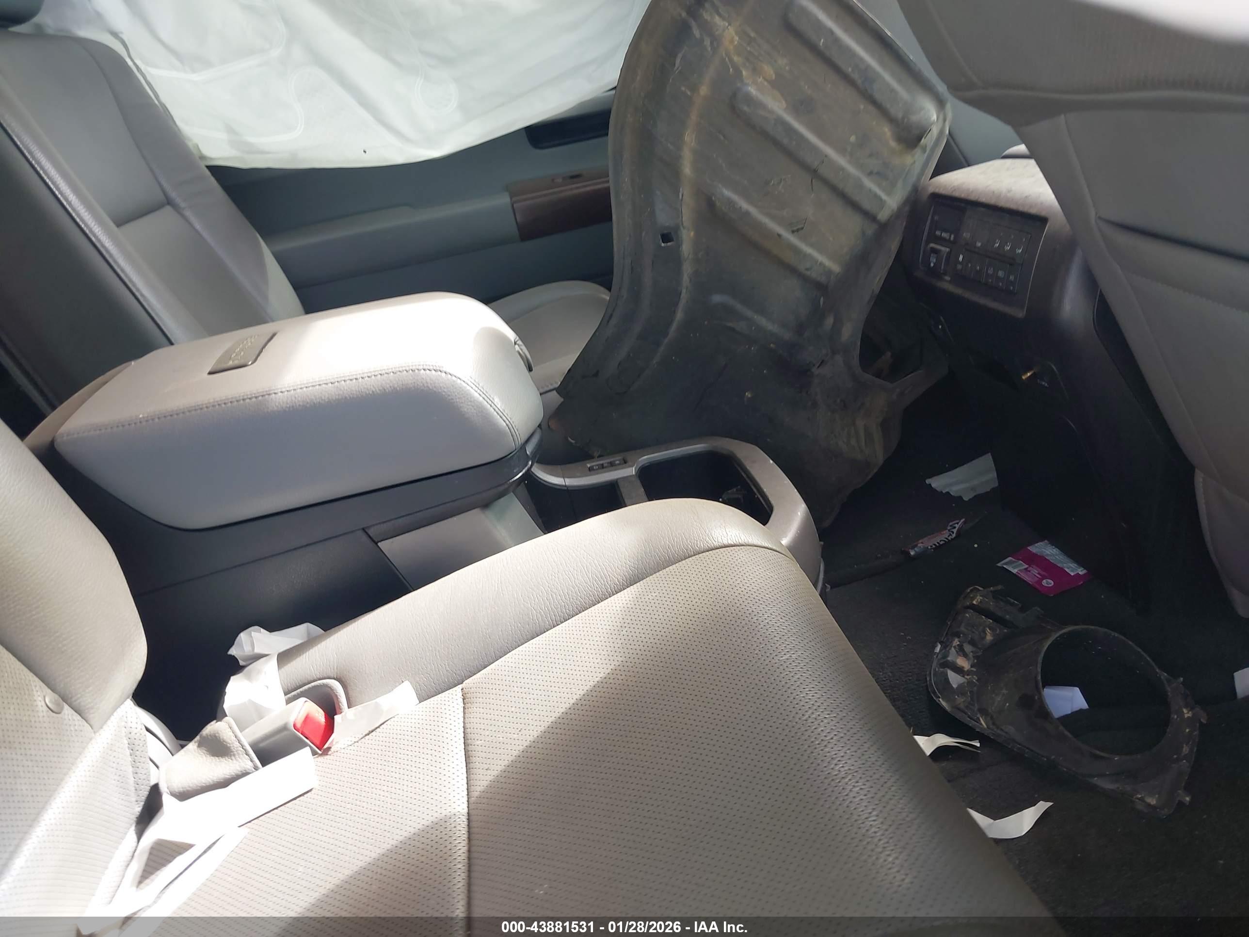 TOYOTA SEQUOIA image 8