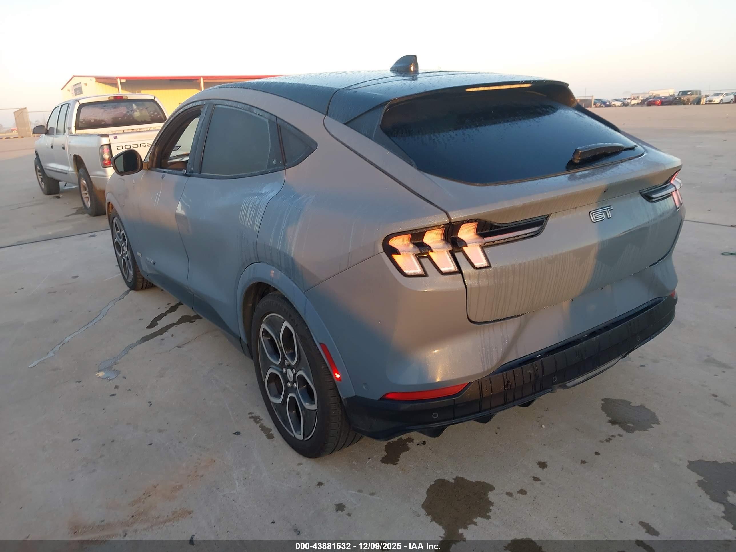 FORD MUSTANG image 3