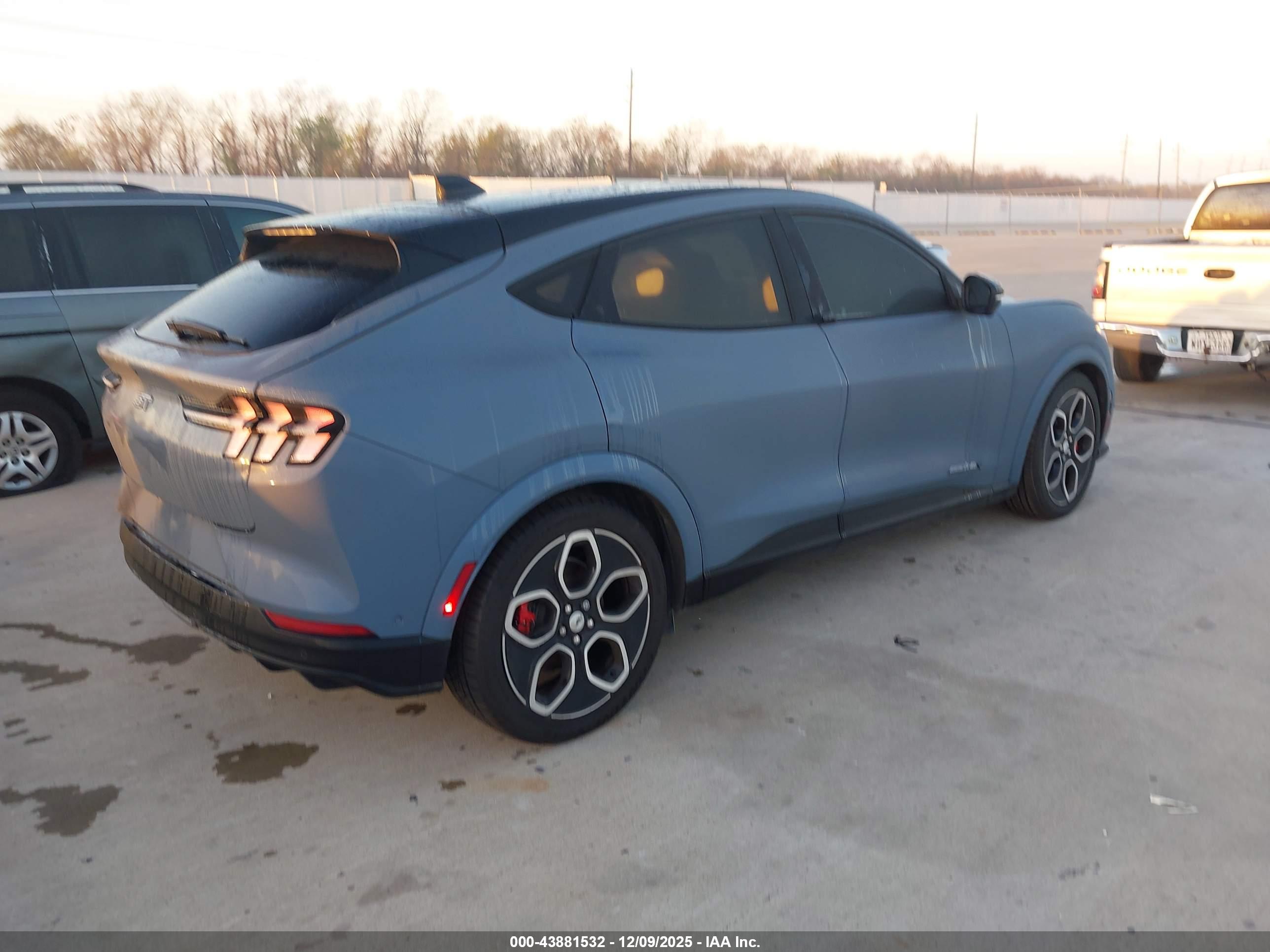 FORD MUSTANG image 4