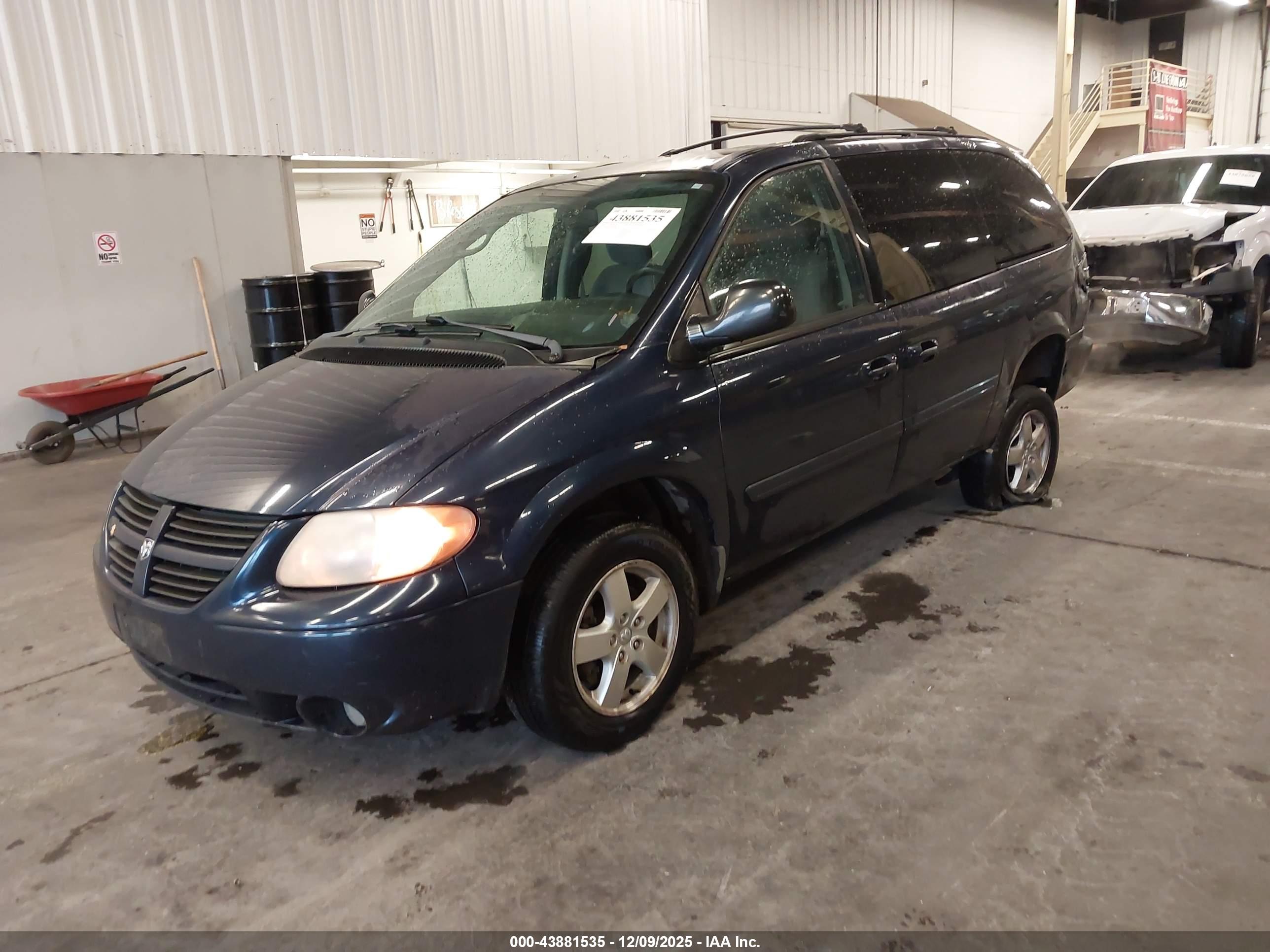 DODGE GRAND image 2