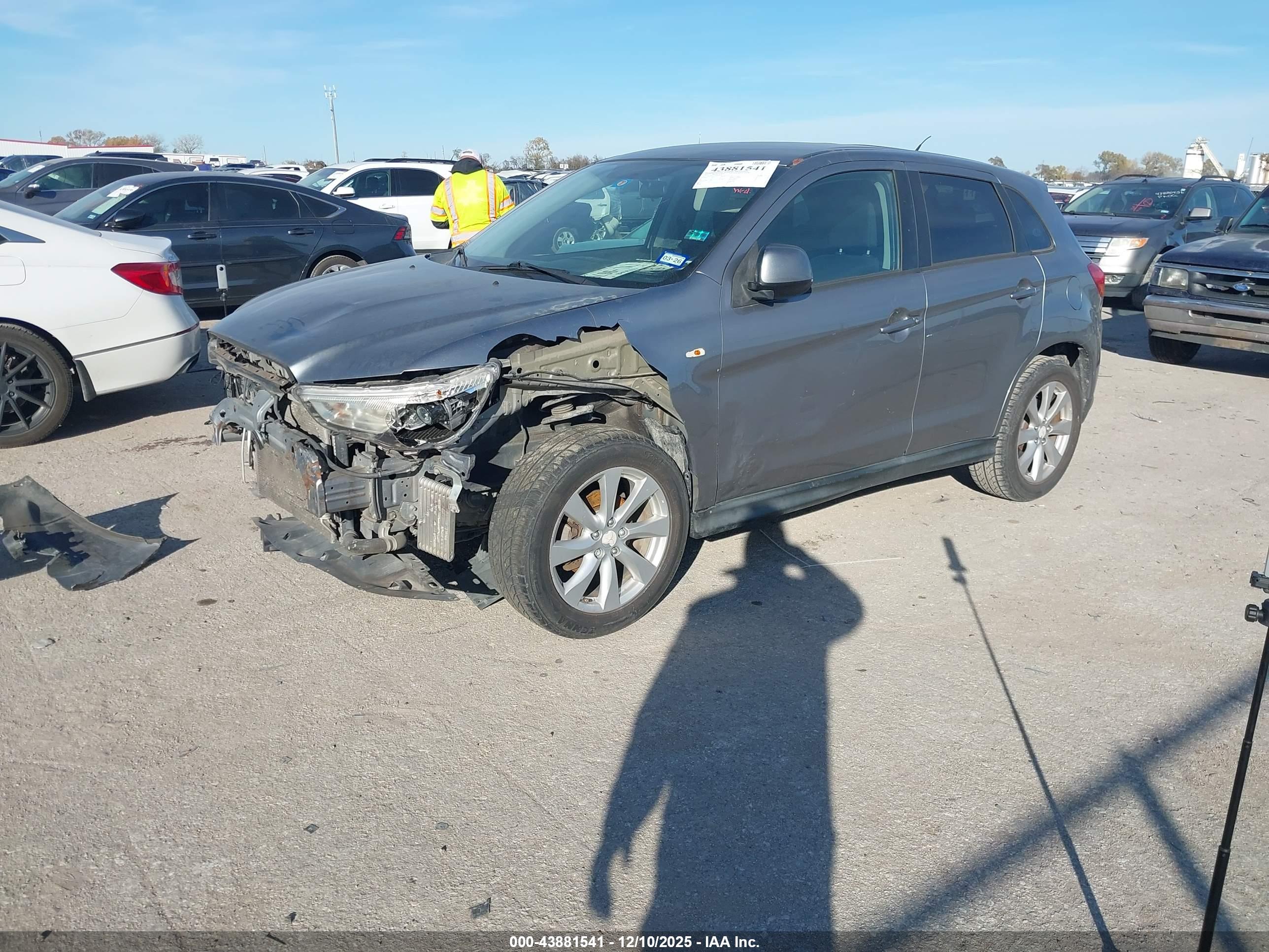 MITSUBISHI OUTLANDER image 2