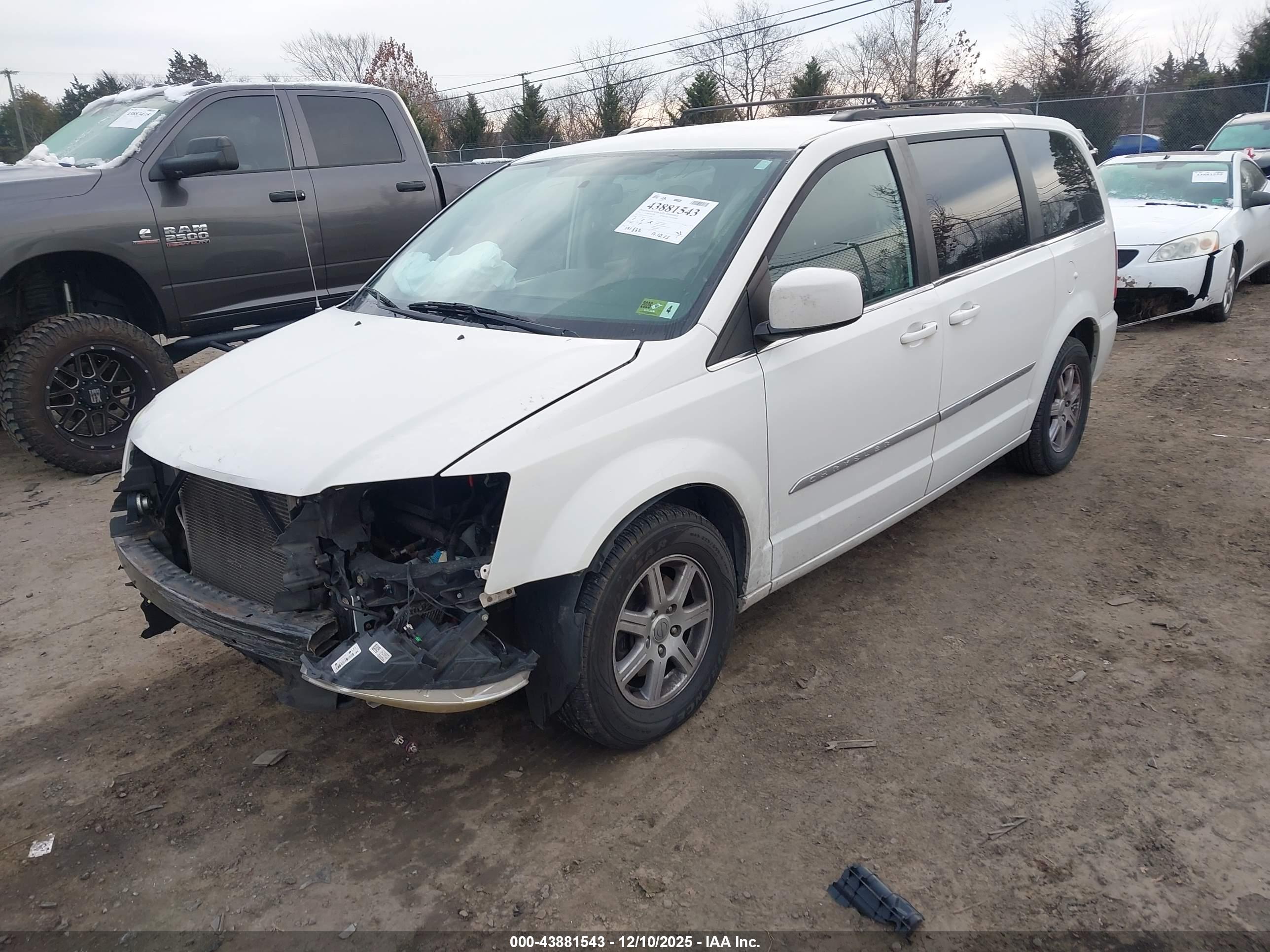 CHRYSLER TOWN image 2