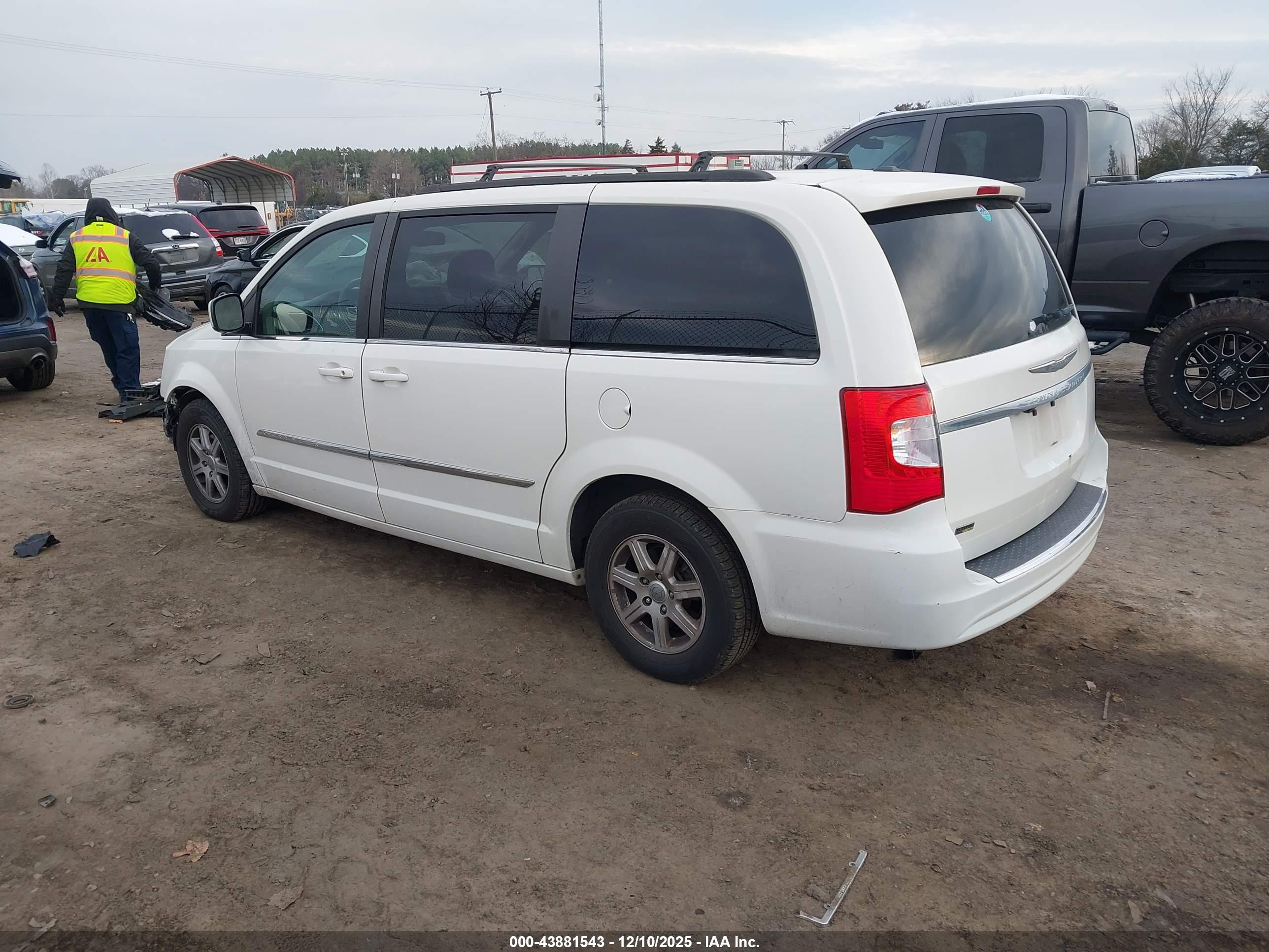 CHRYSLER TOWN image 3