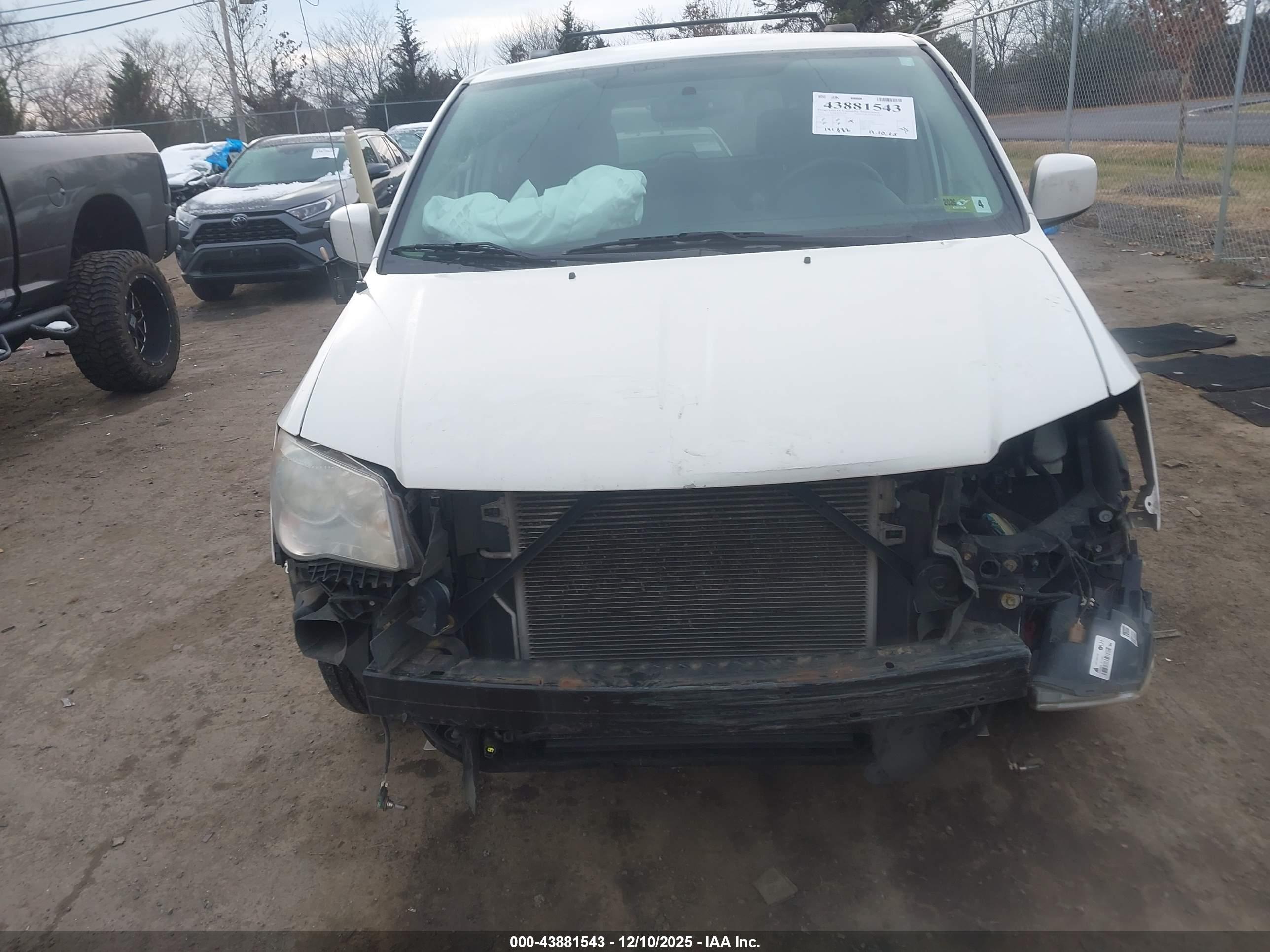 CHRYSLER TOWN image 6