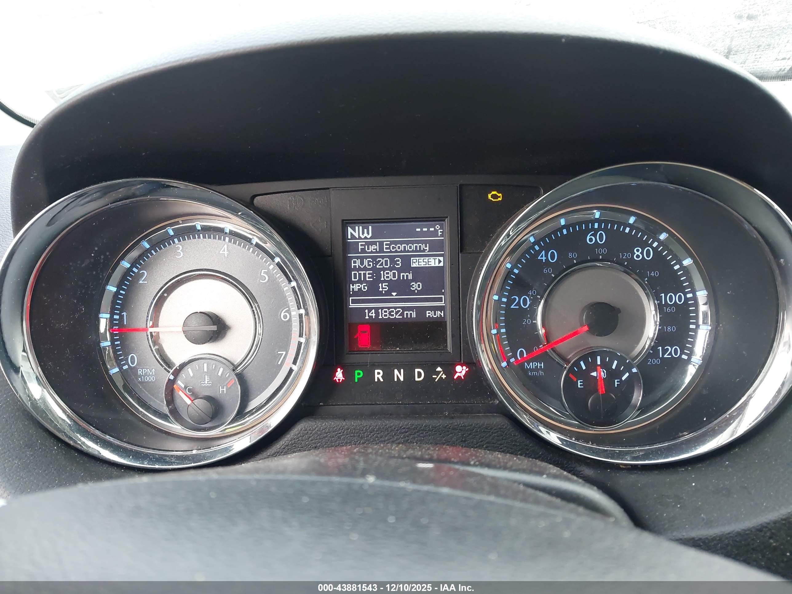 CHRYSLER TOWN image 7