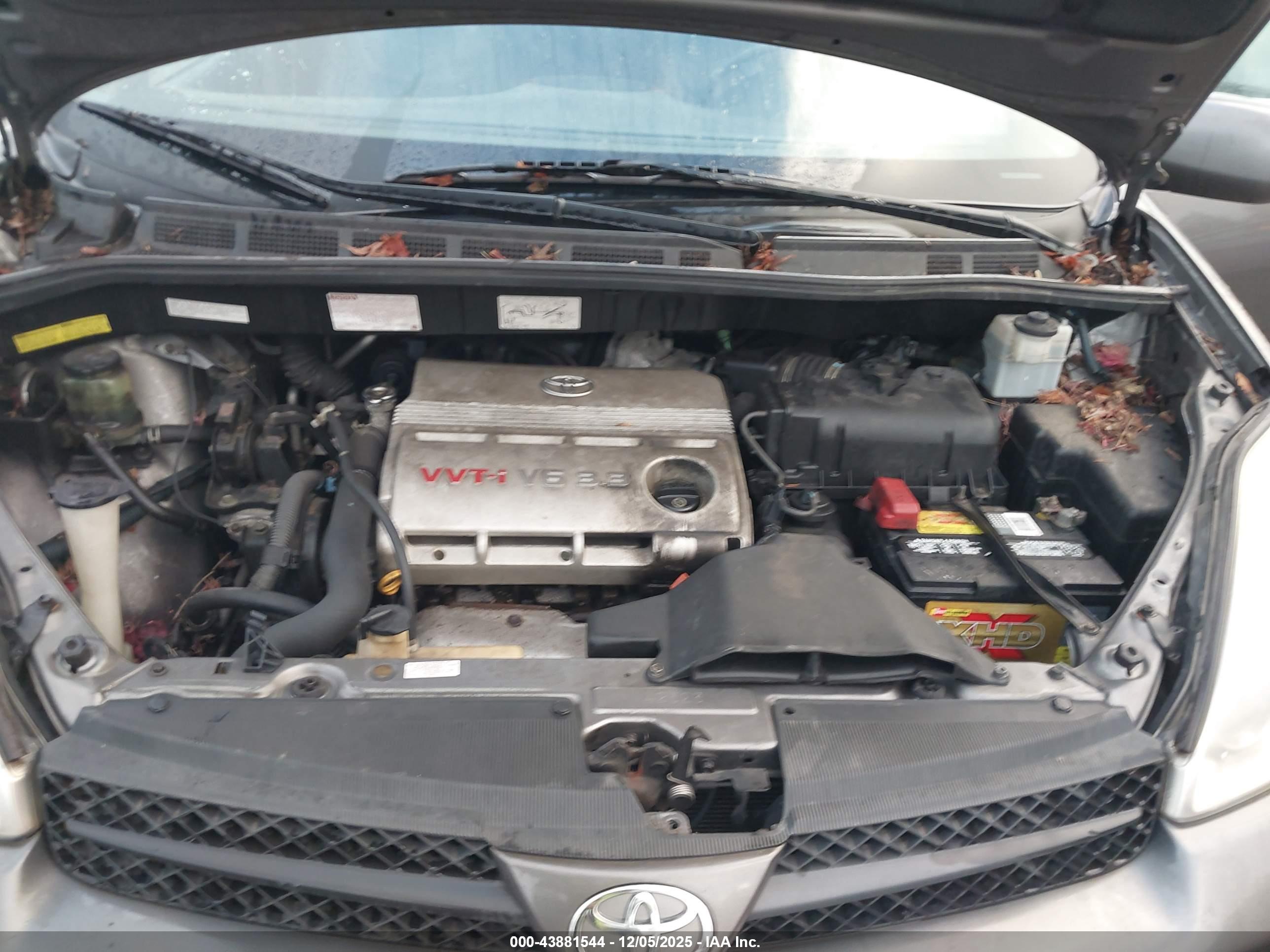 TOYOTA SIENNA image 10