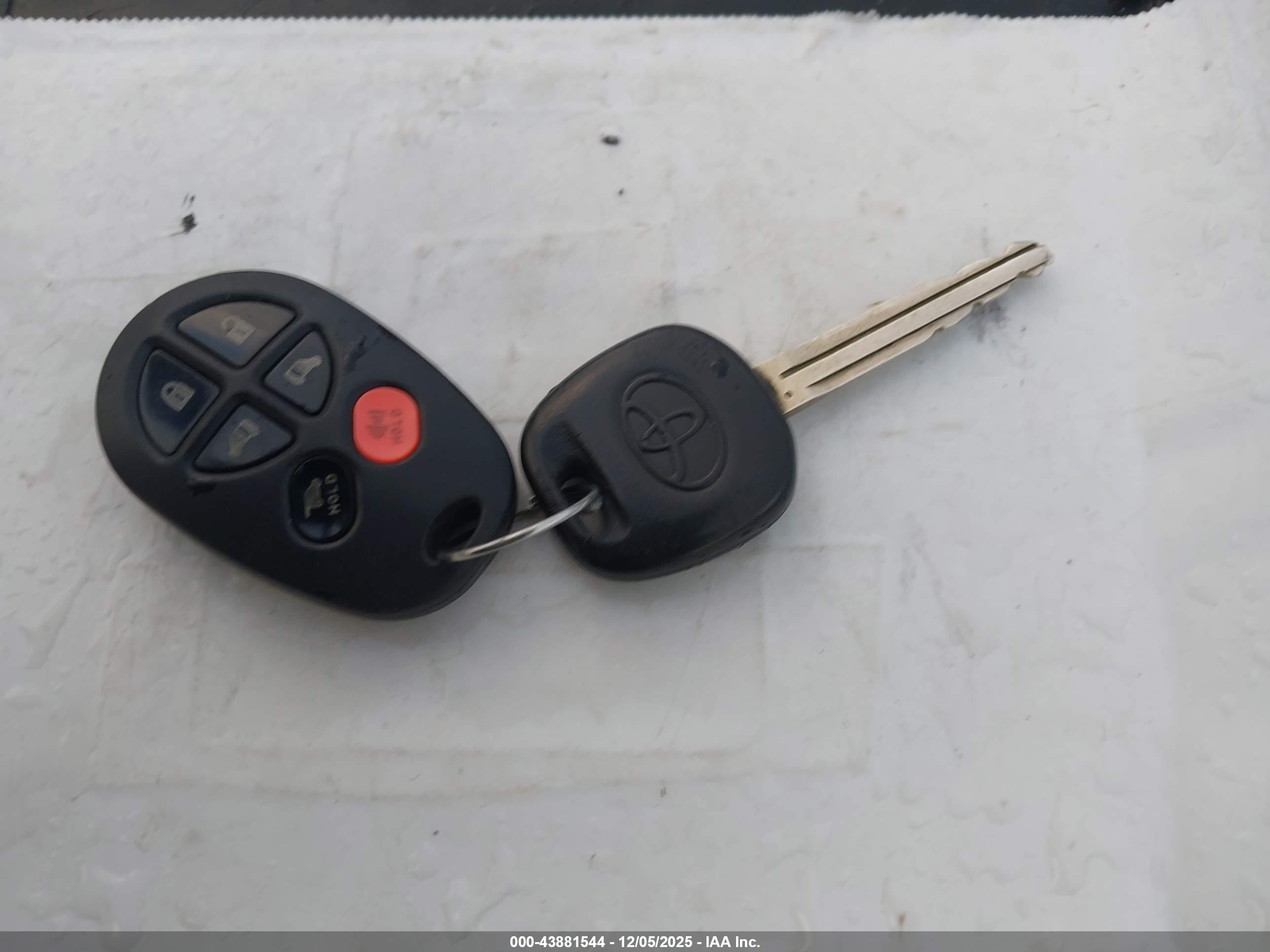 TOYOTA SIENNA image 11