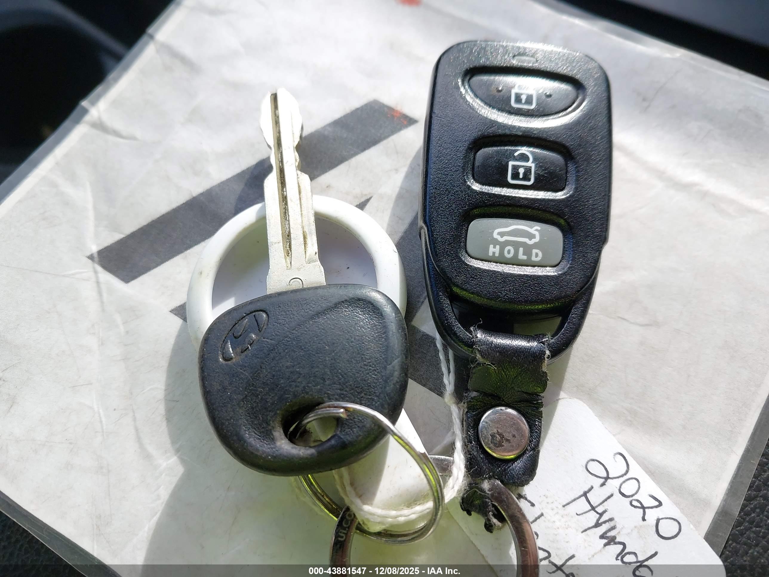 HYUNDAI ELANTRA image 11