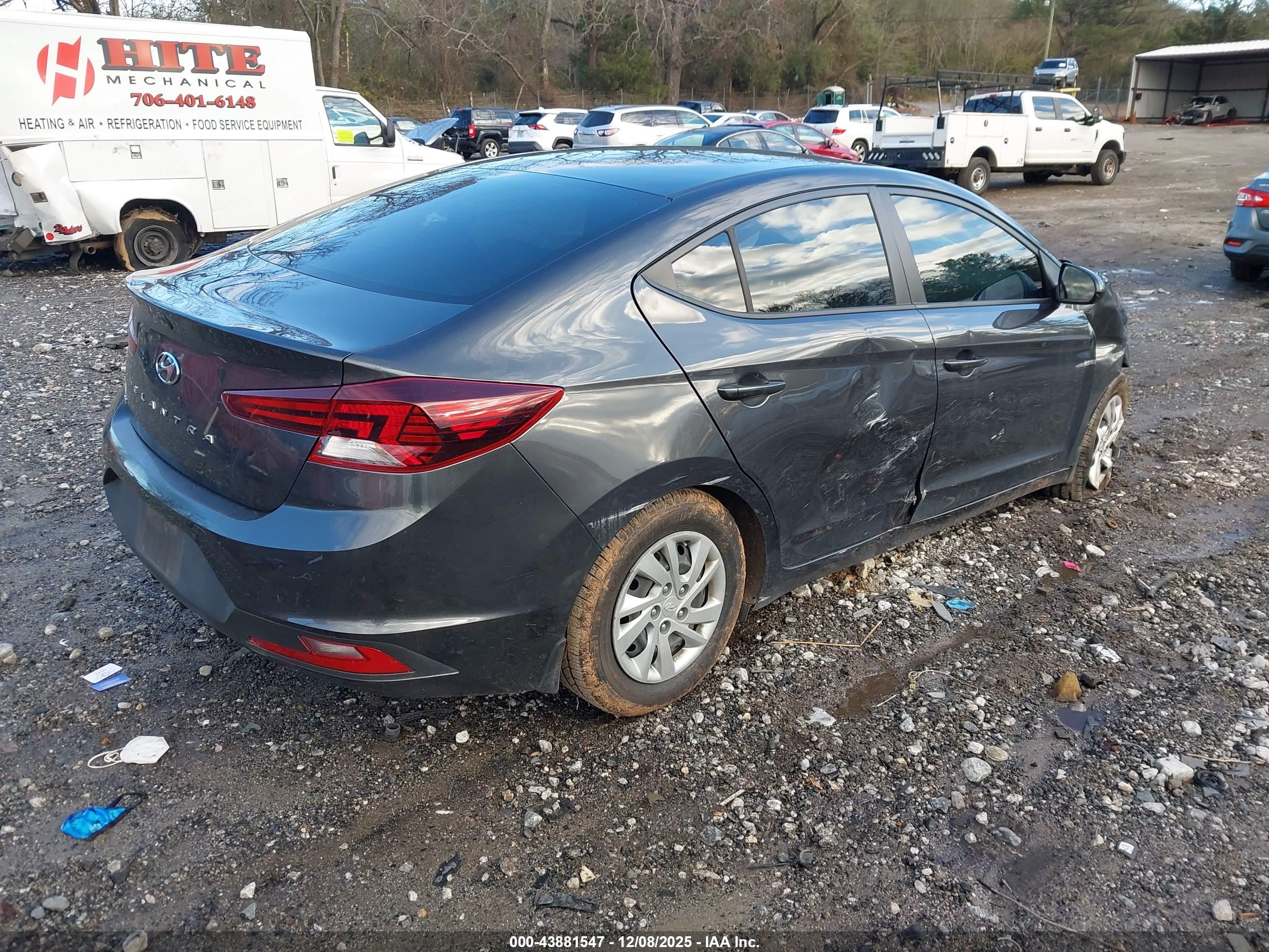 HYUNDAI ELANTRA image 4