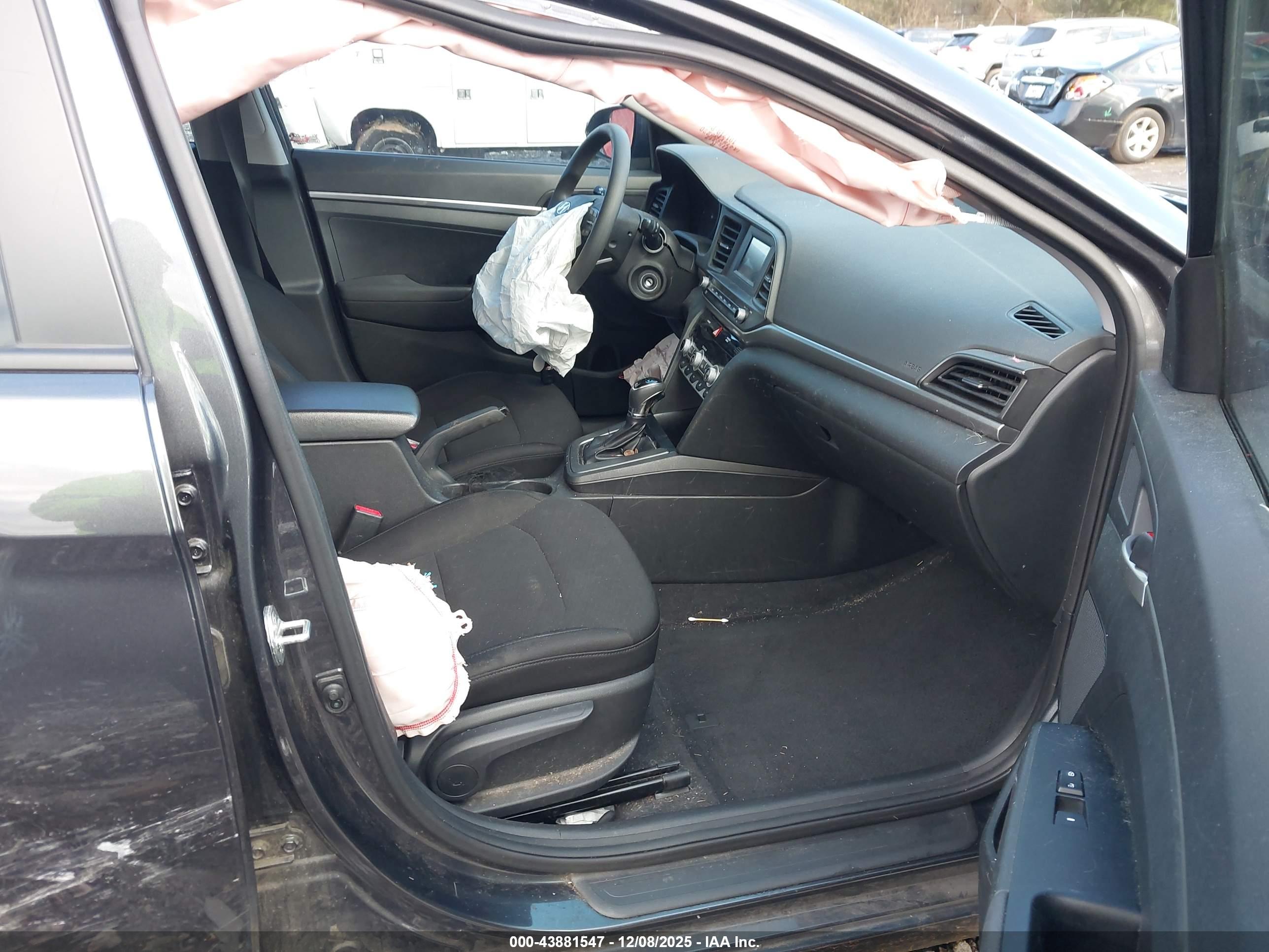 HYUNDAI ELANTRA image 5