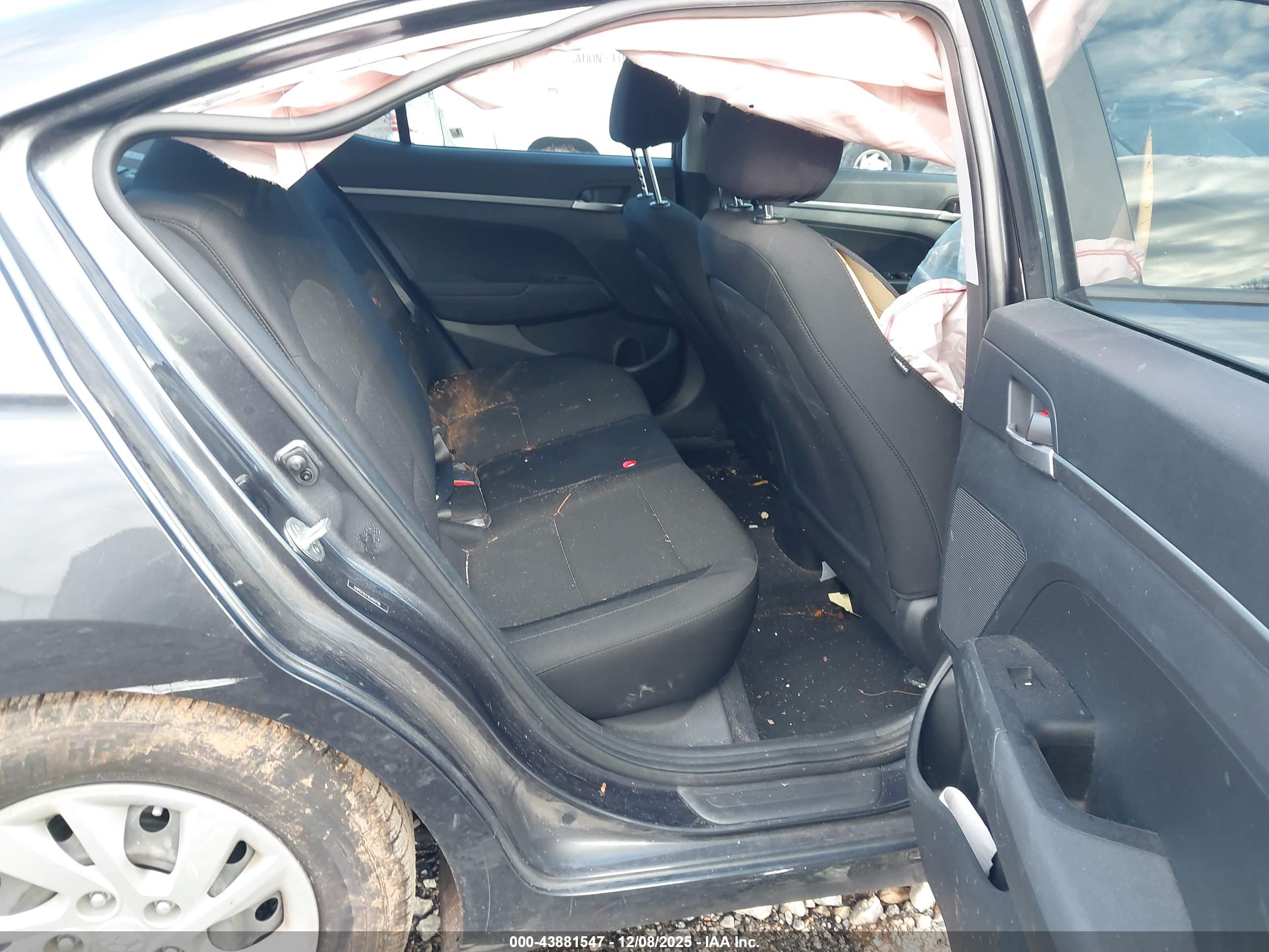 HYUNDAI ELANTRA image 8