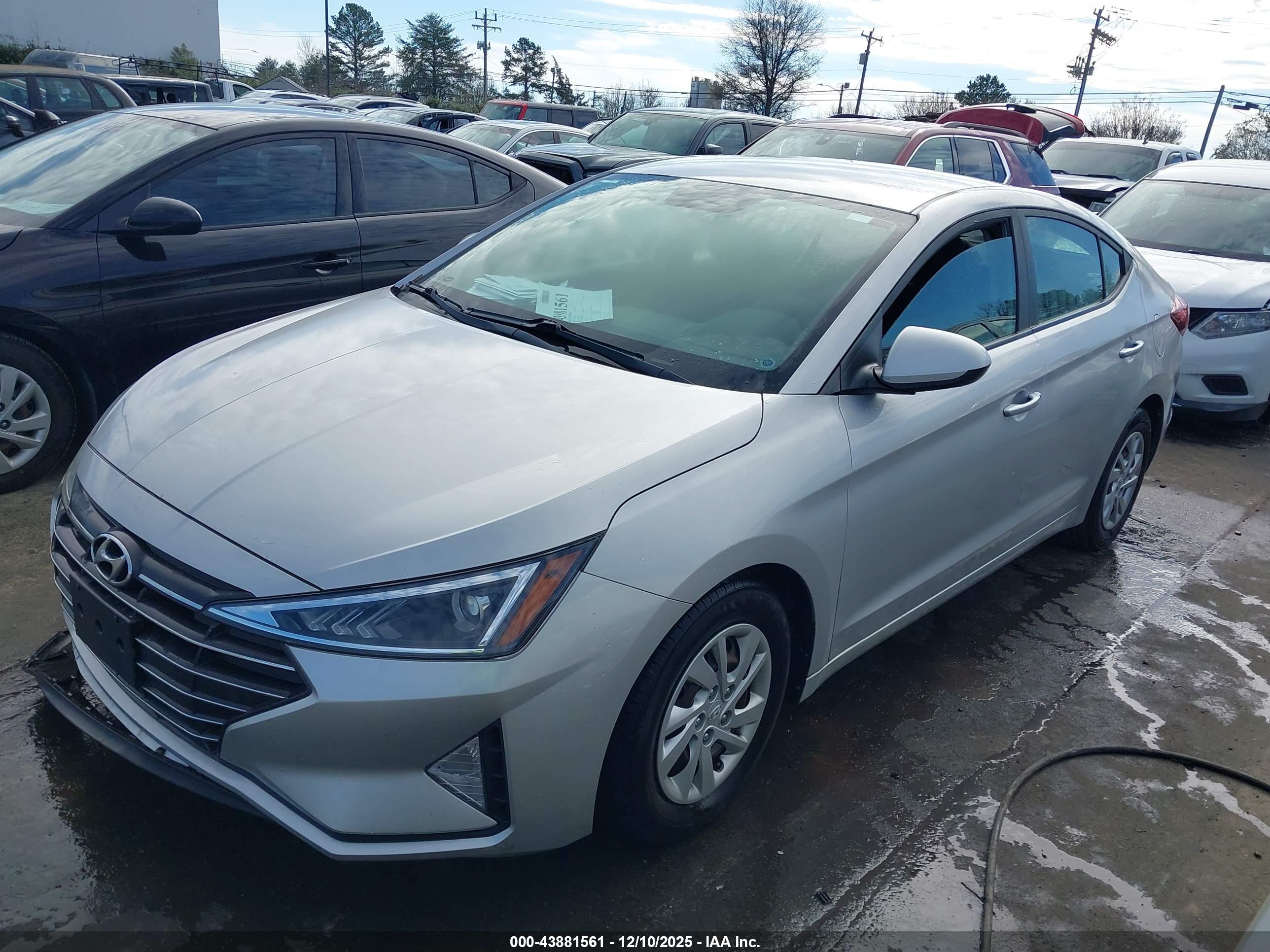 HYUNDAI ELANTRA image 2