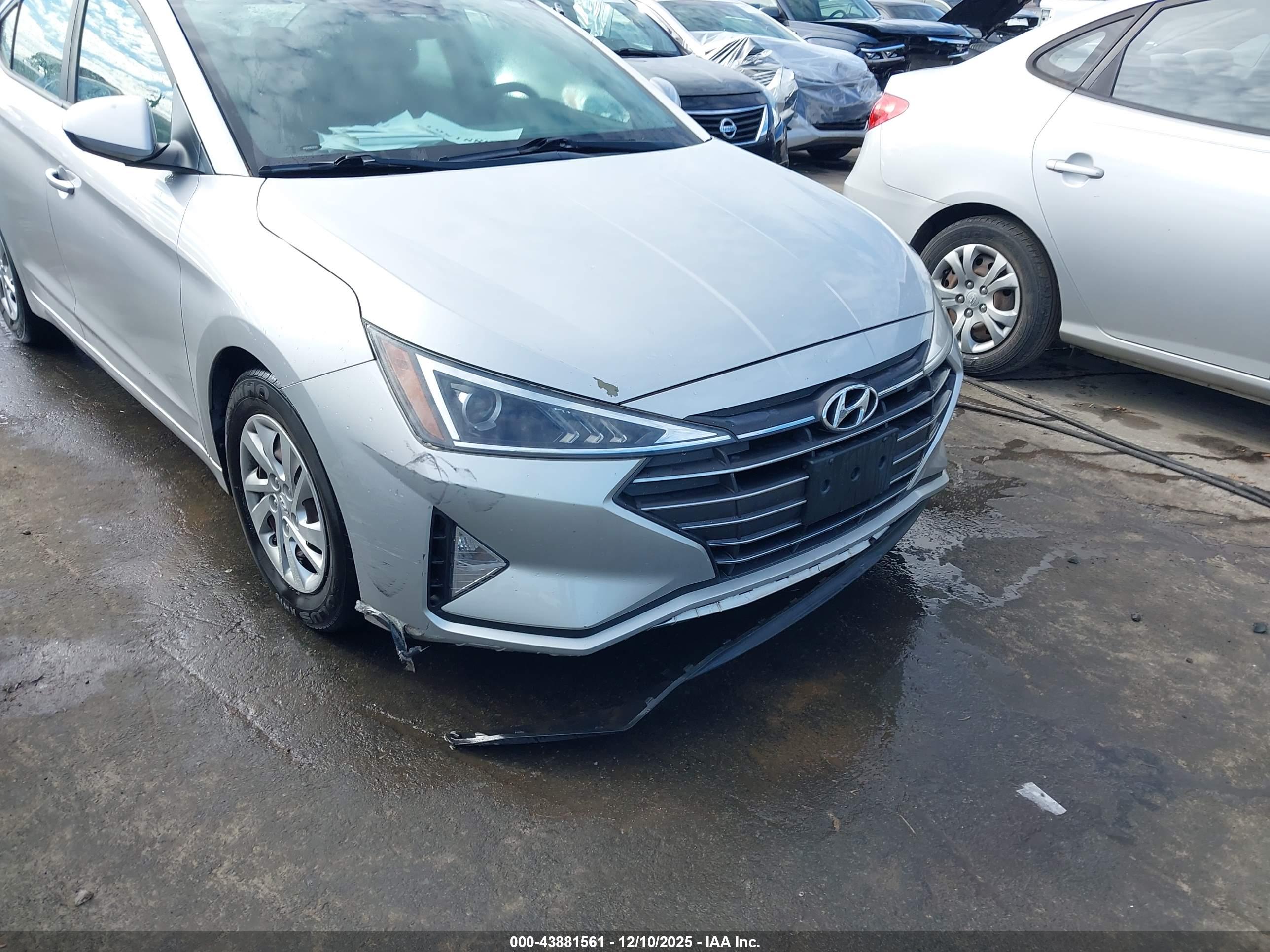 HYUNDAI ELANTRA image 6