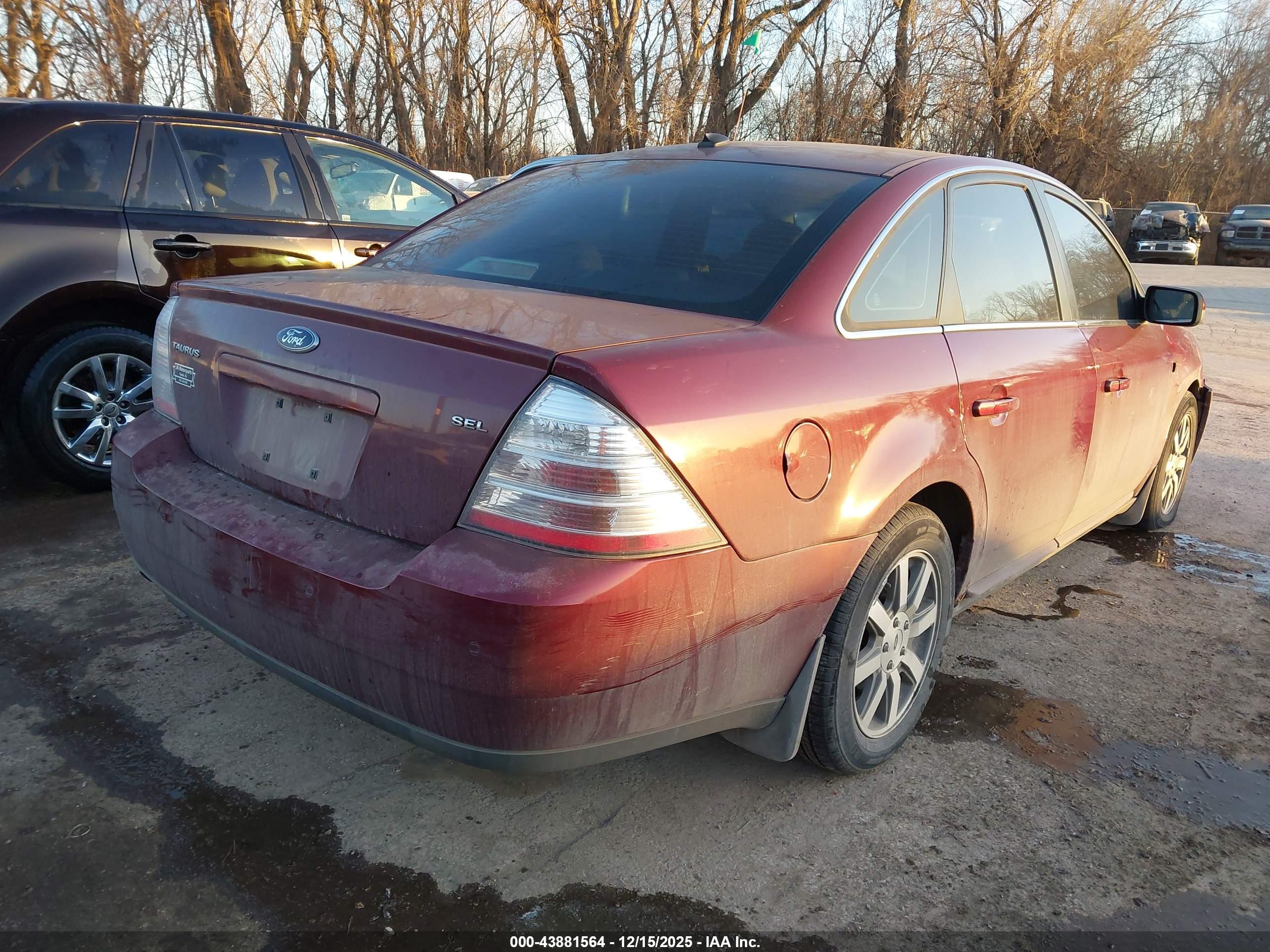 FORD TAURUS image 4