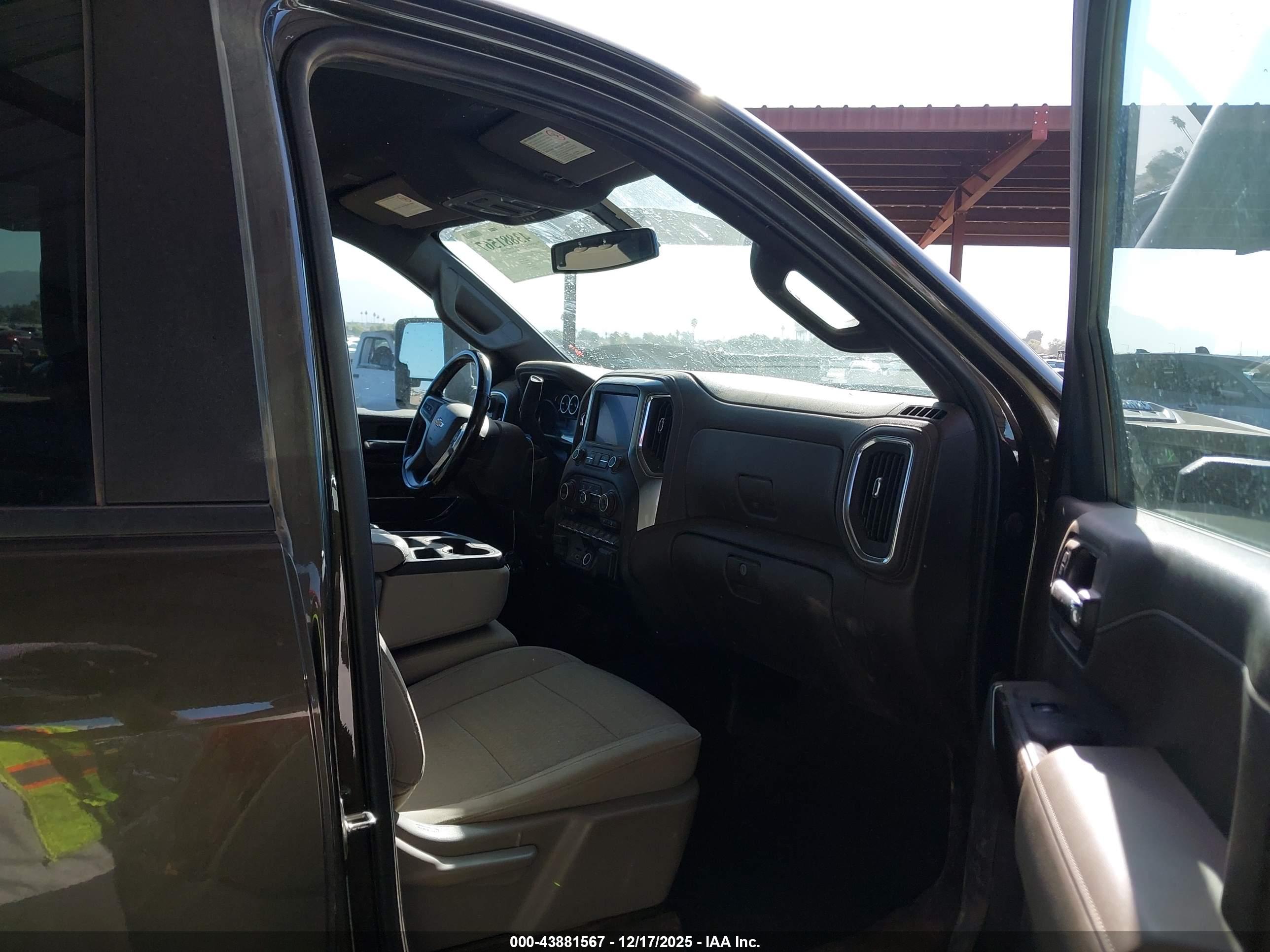 CHEVROLET SILVERADO image 5