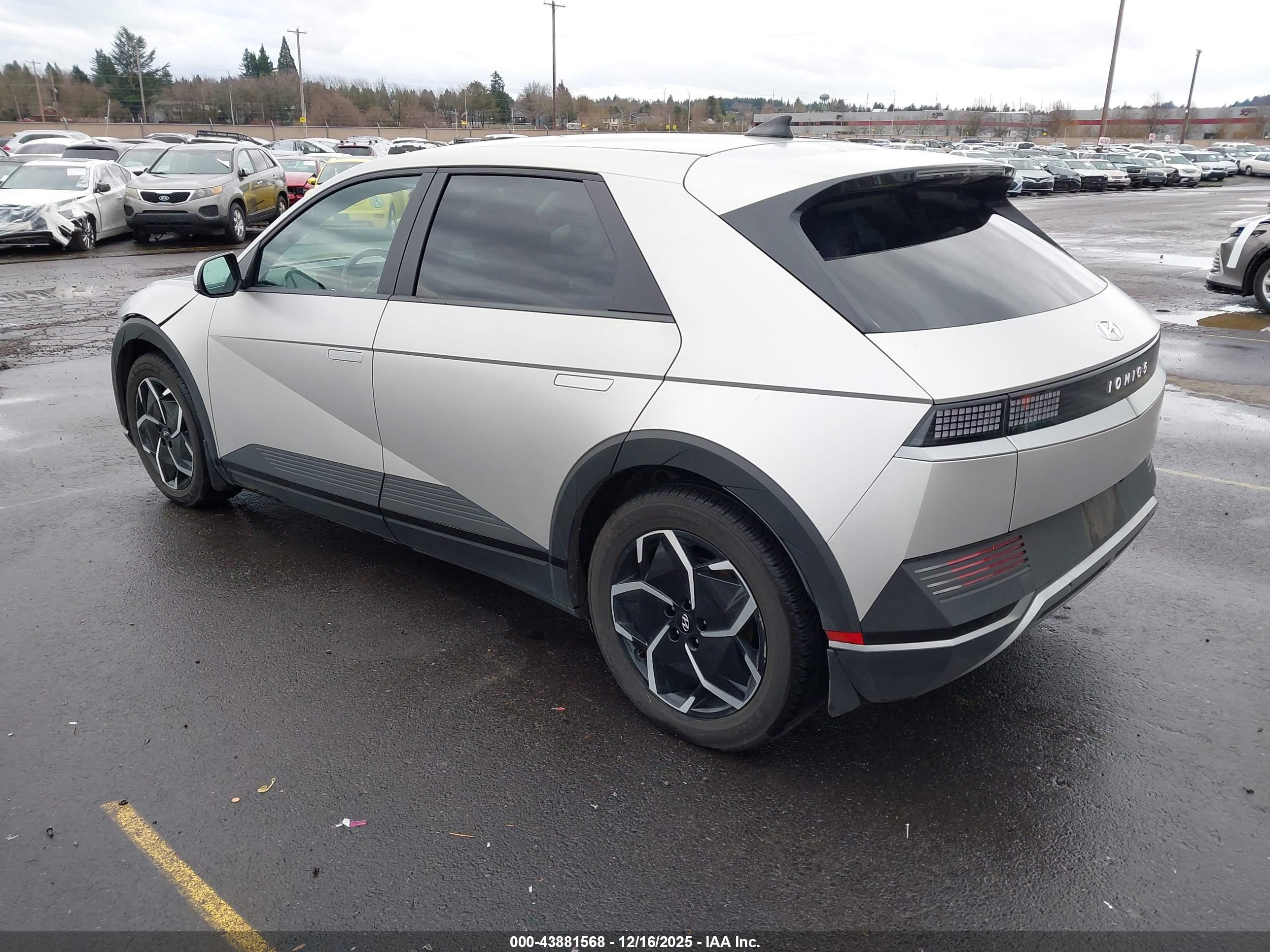 HYUNDAI IONIQ image 3