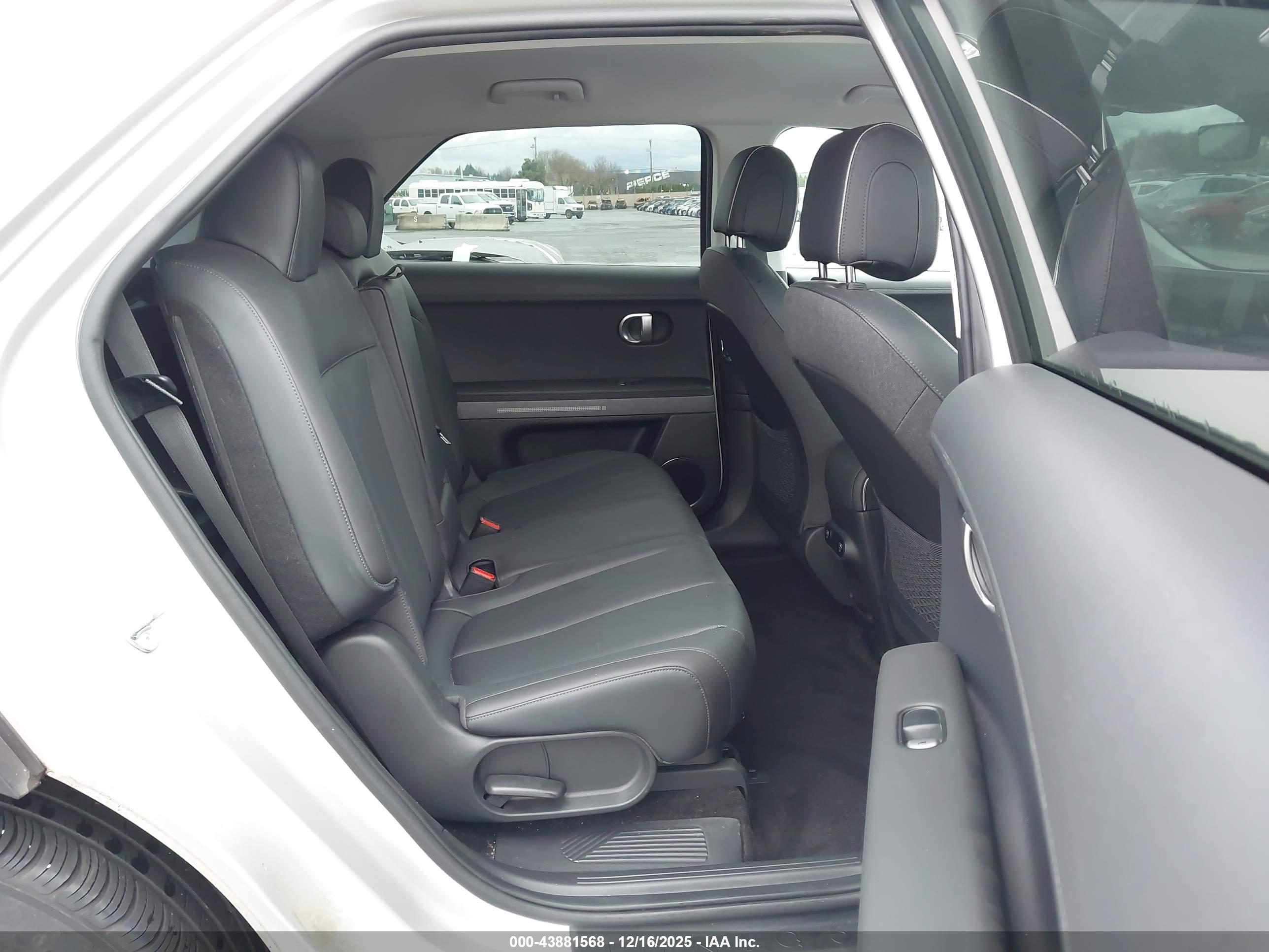 HYUNDAI IONIQ image 8