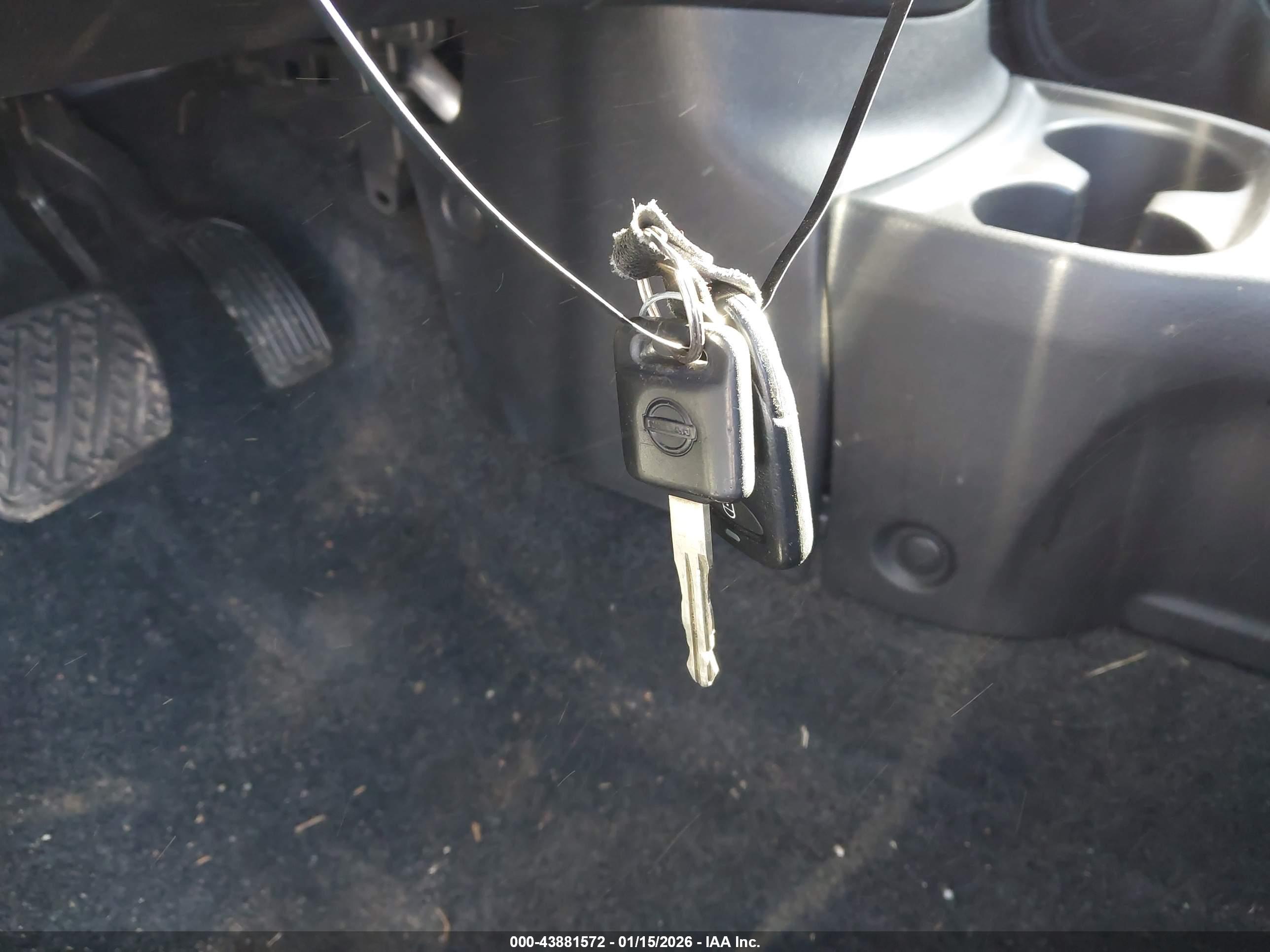 NISSAN VERSA image 11