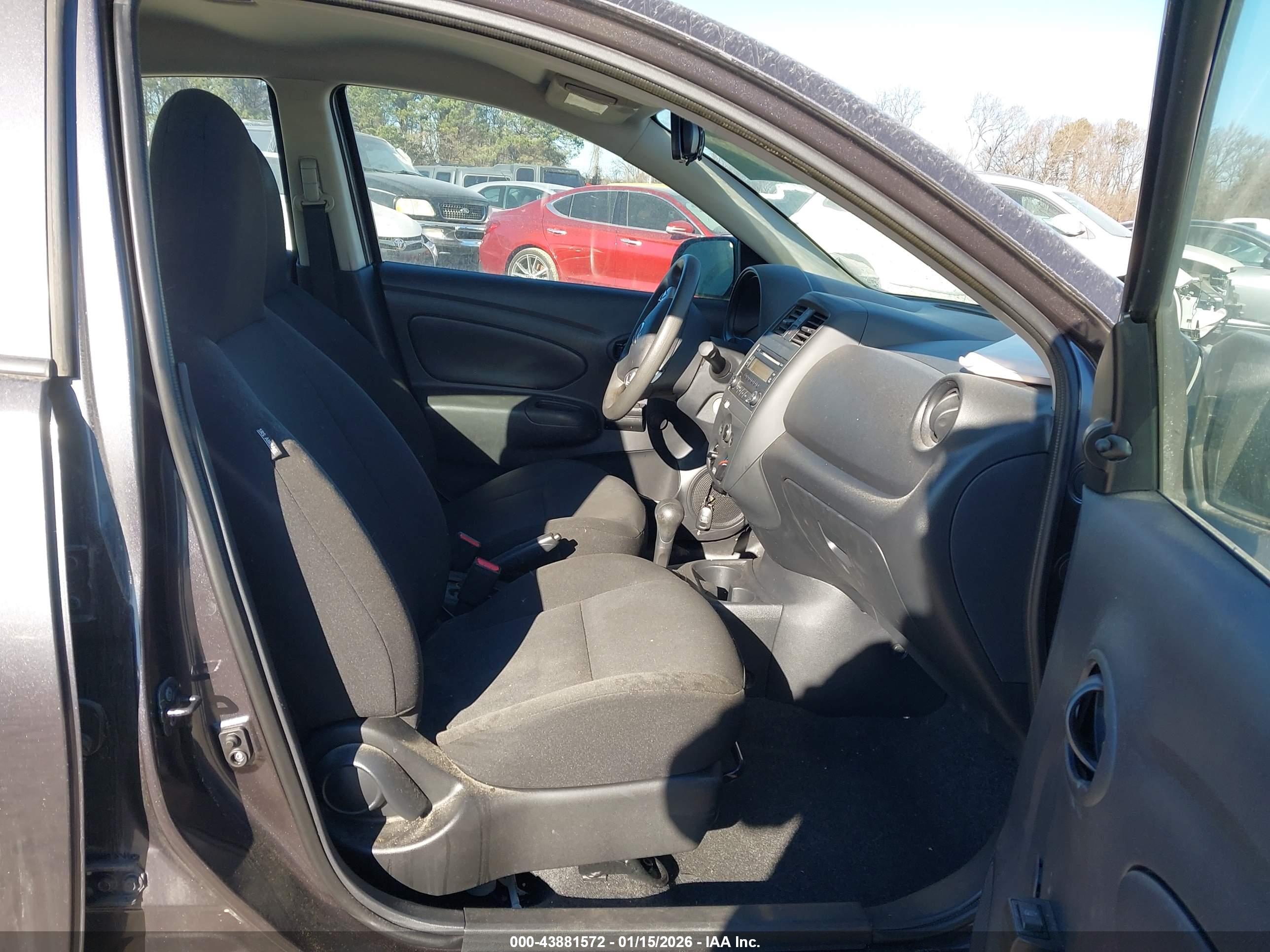 NISSAN VERSA image 5