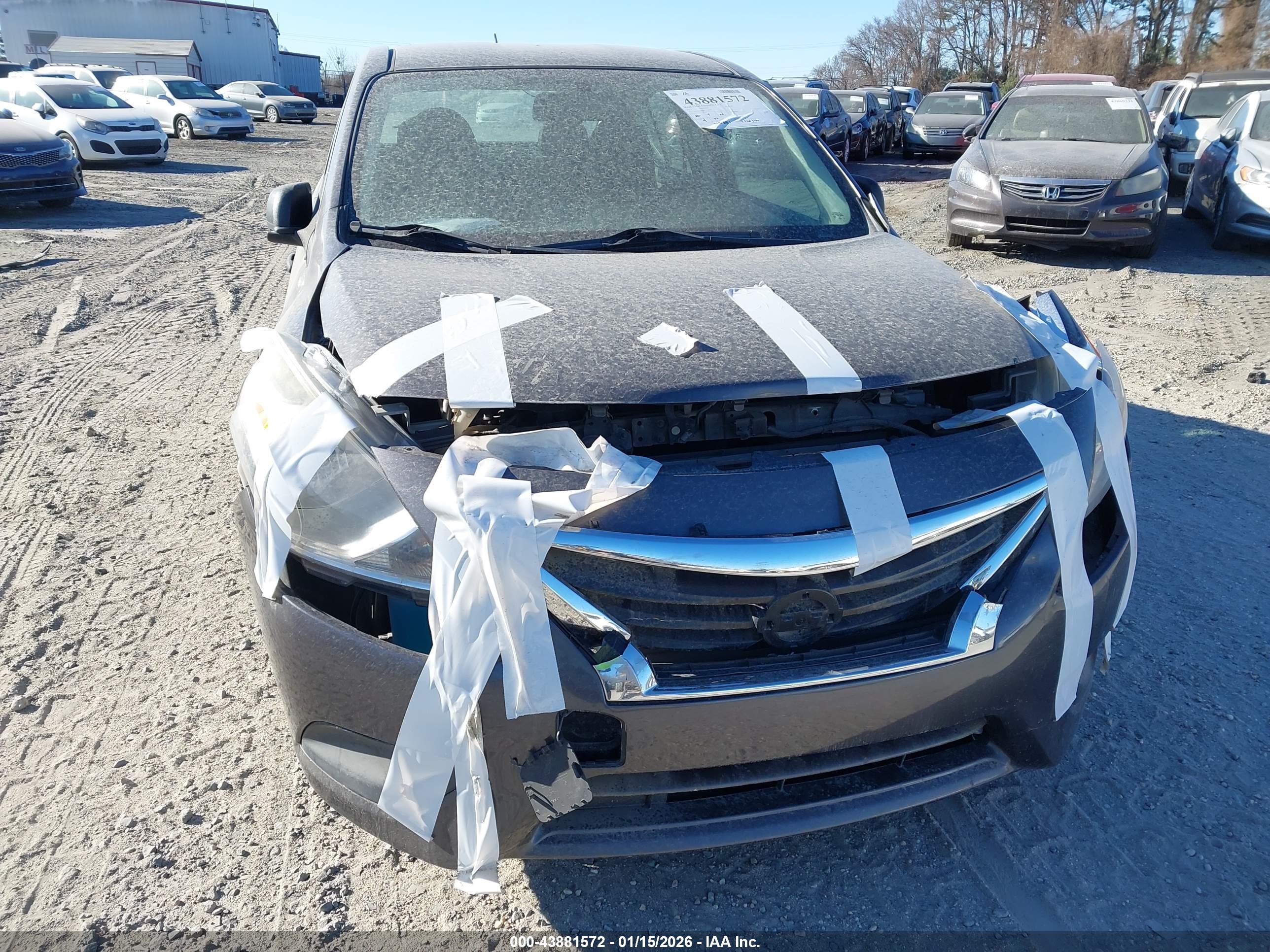 NISSAN VERSA image 6