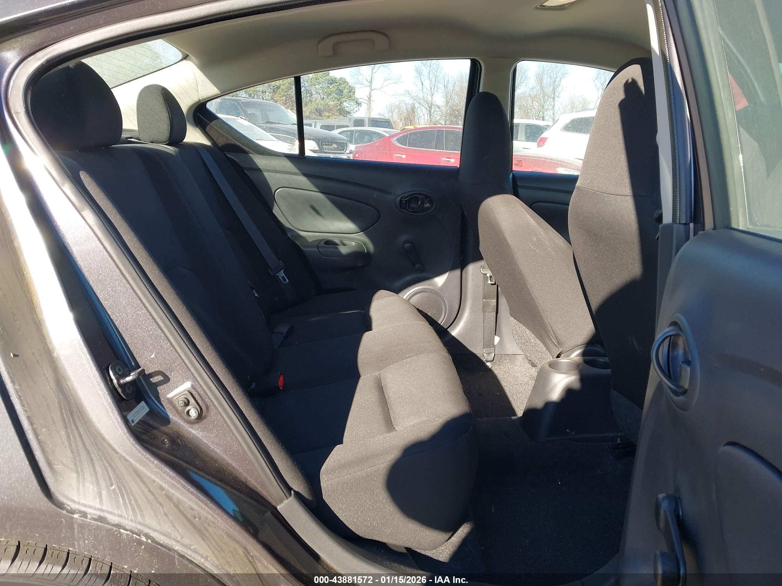 NISSAN VERSA image 8