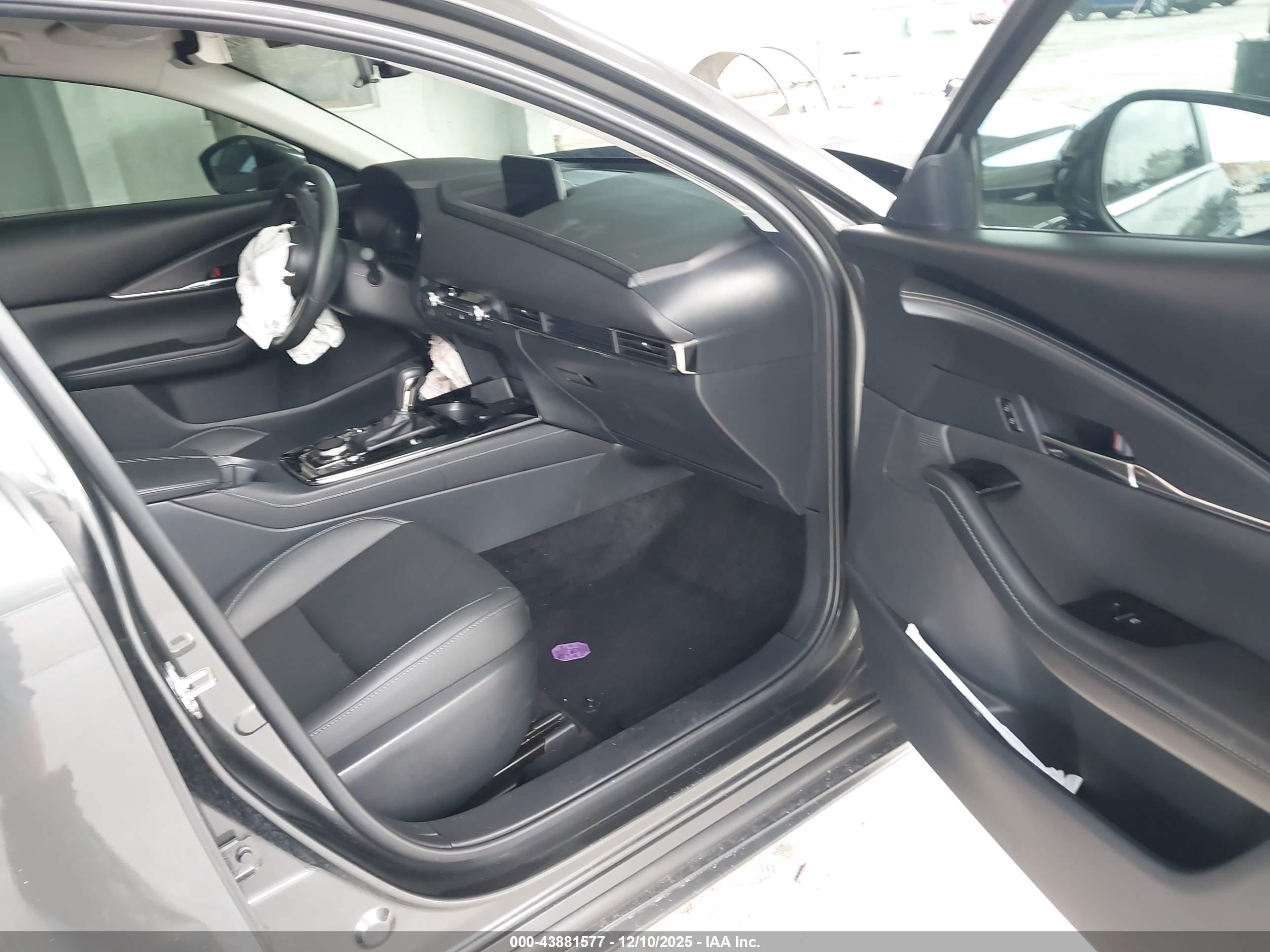 MAZDA CX-30 image 5