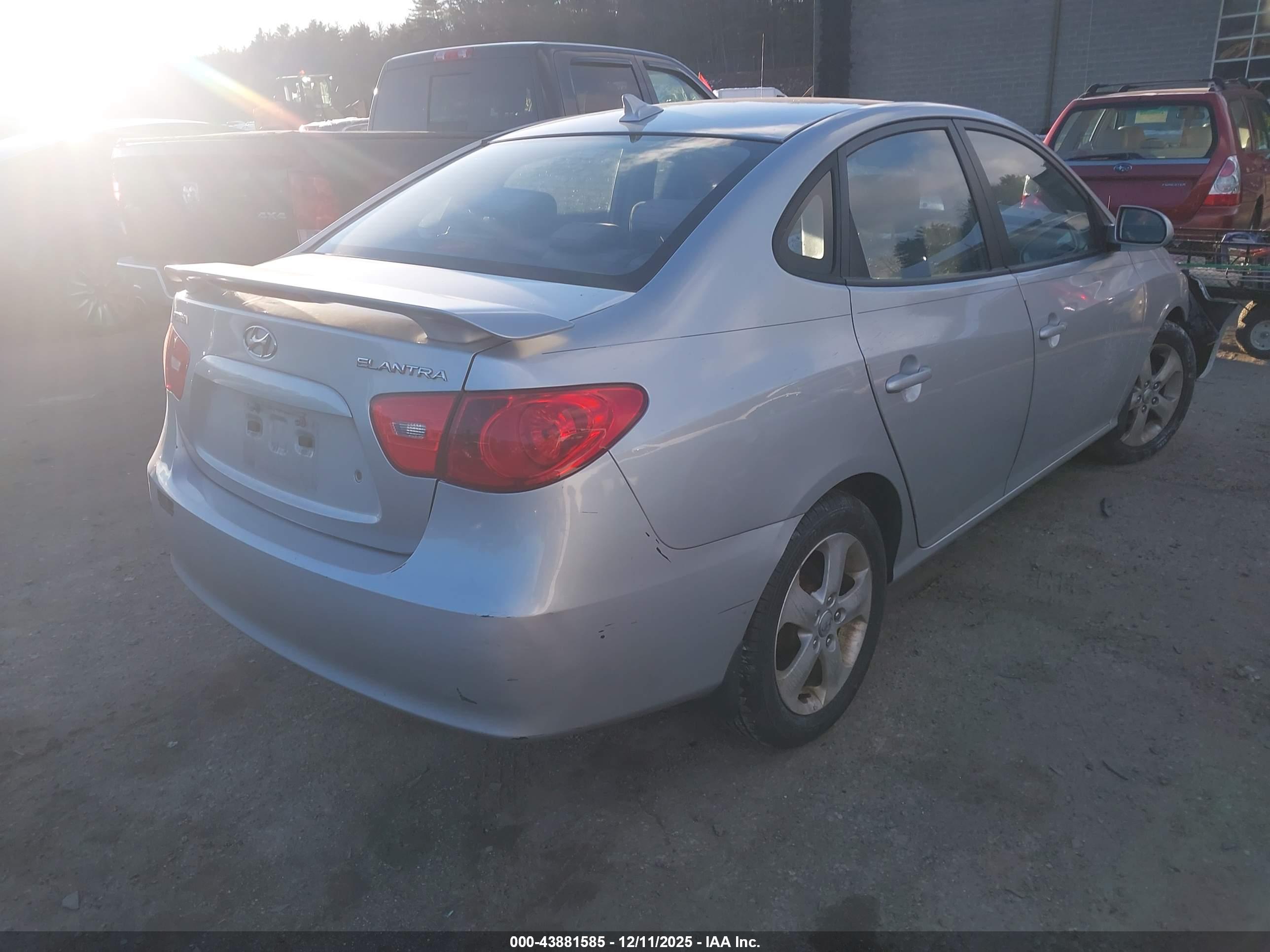 HYUNDAI ELANTRA image 4
