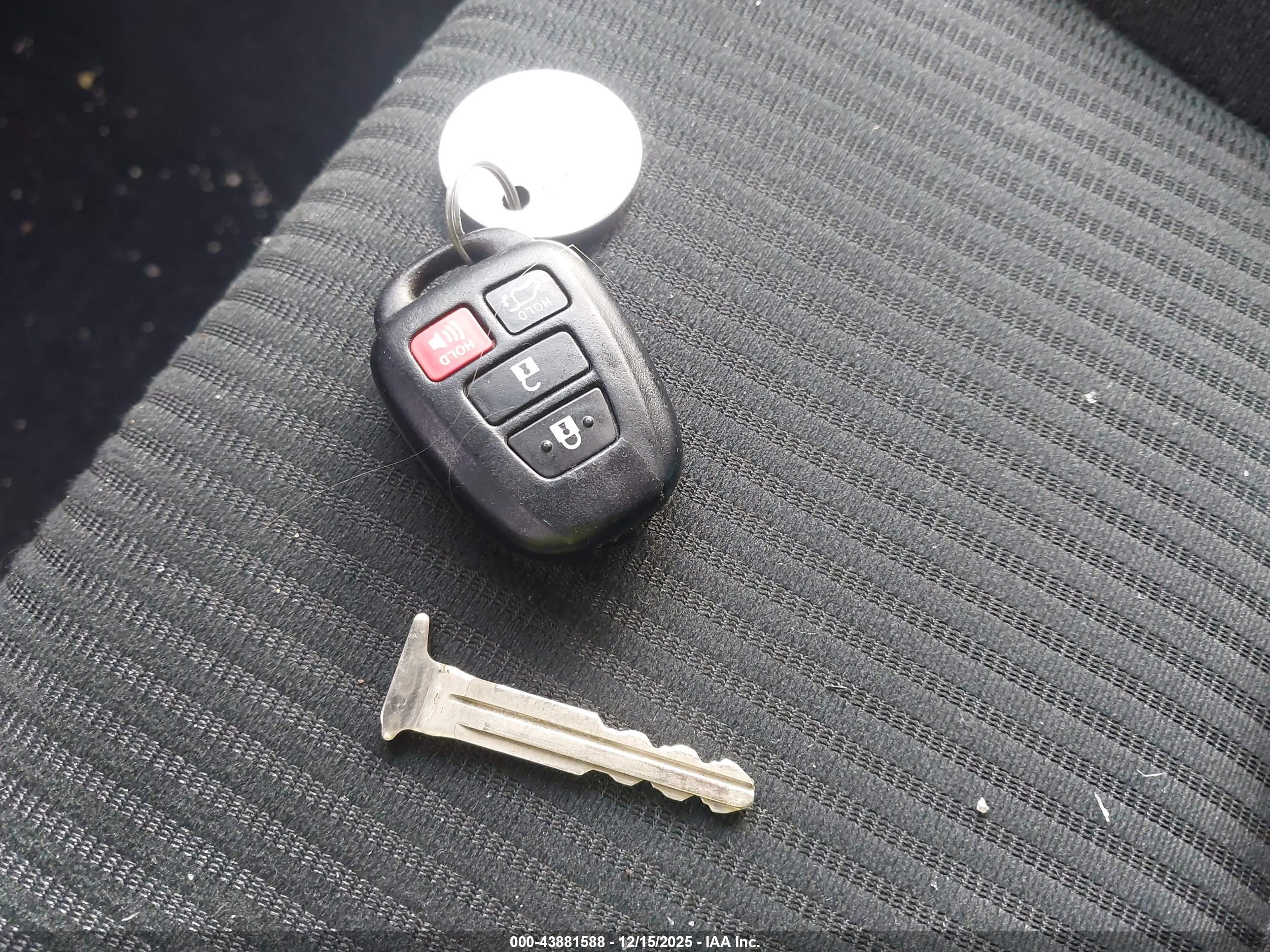 TOYOTA RAV4 image 11