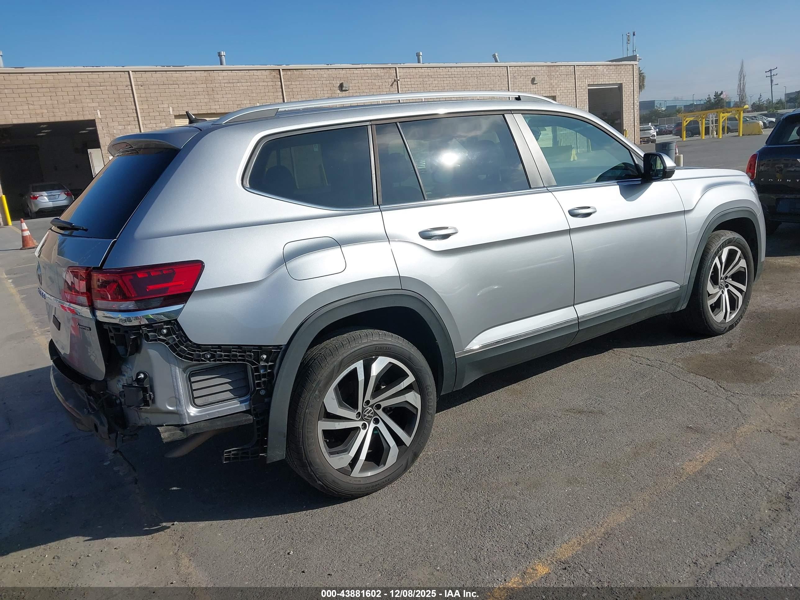 VOLKSWAGEN ATLAS image 4