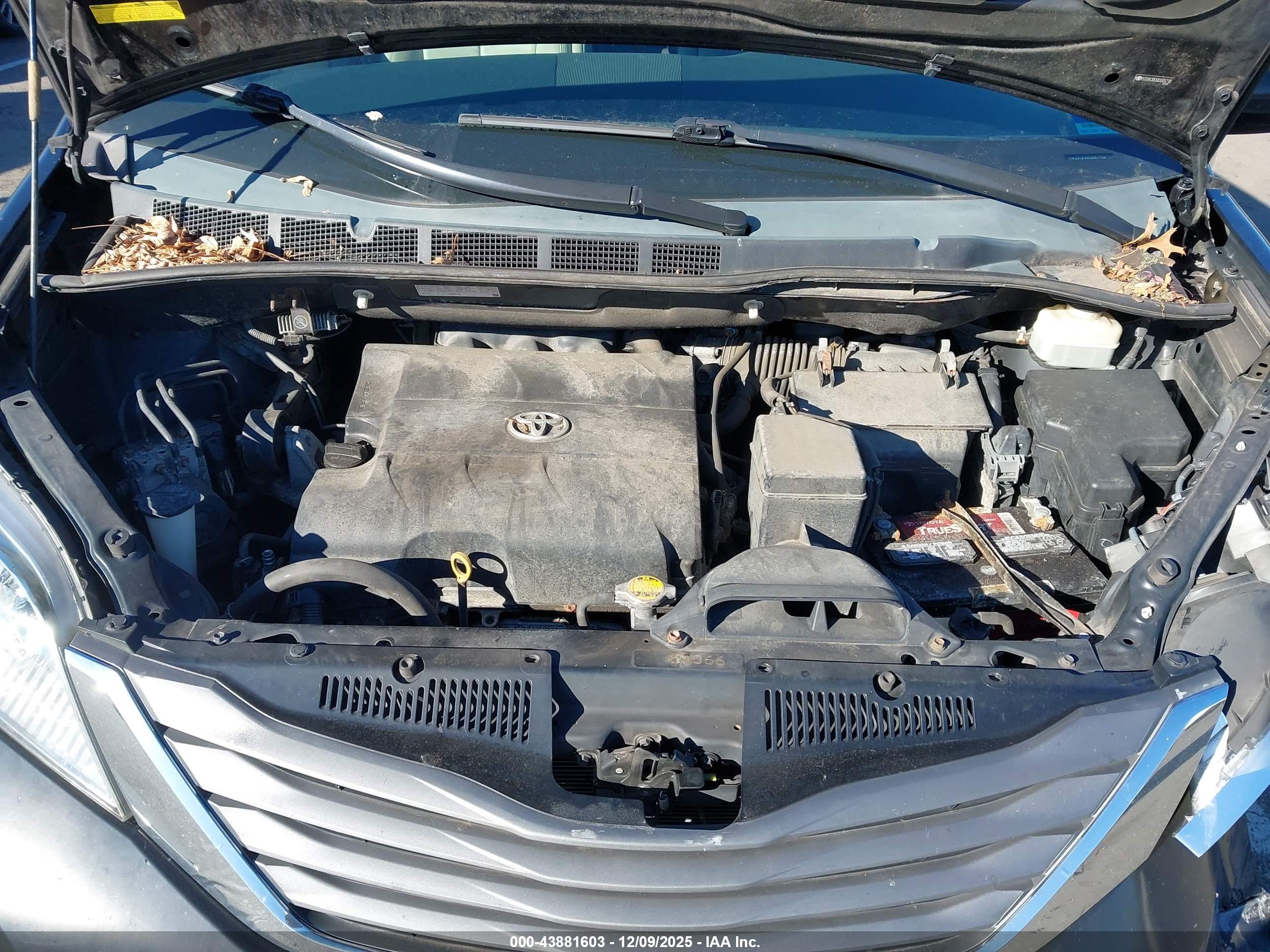 TOYOTA SIENNA image 10