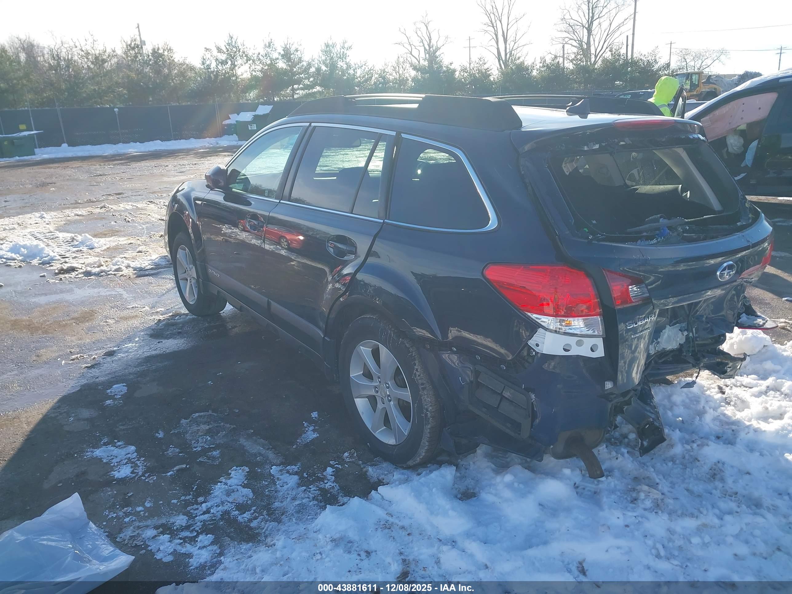 SUBARU OUTBACK image 3