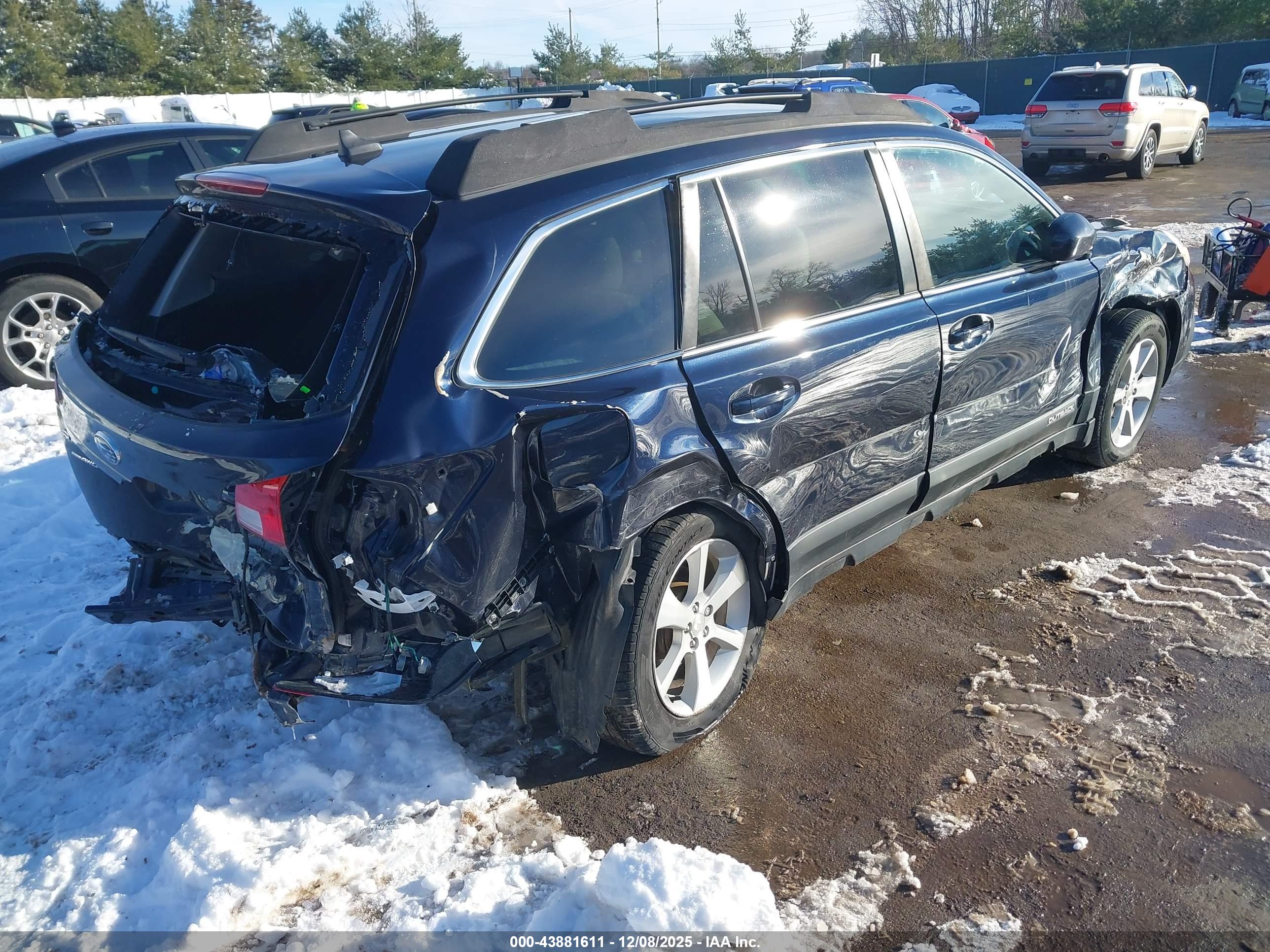 SUBARU OUTBACK image 4