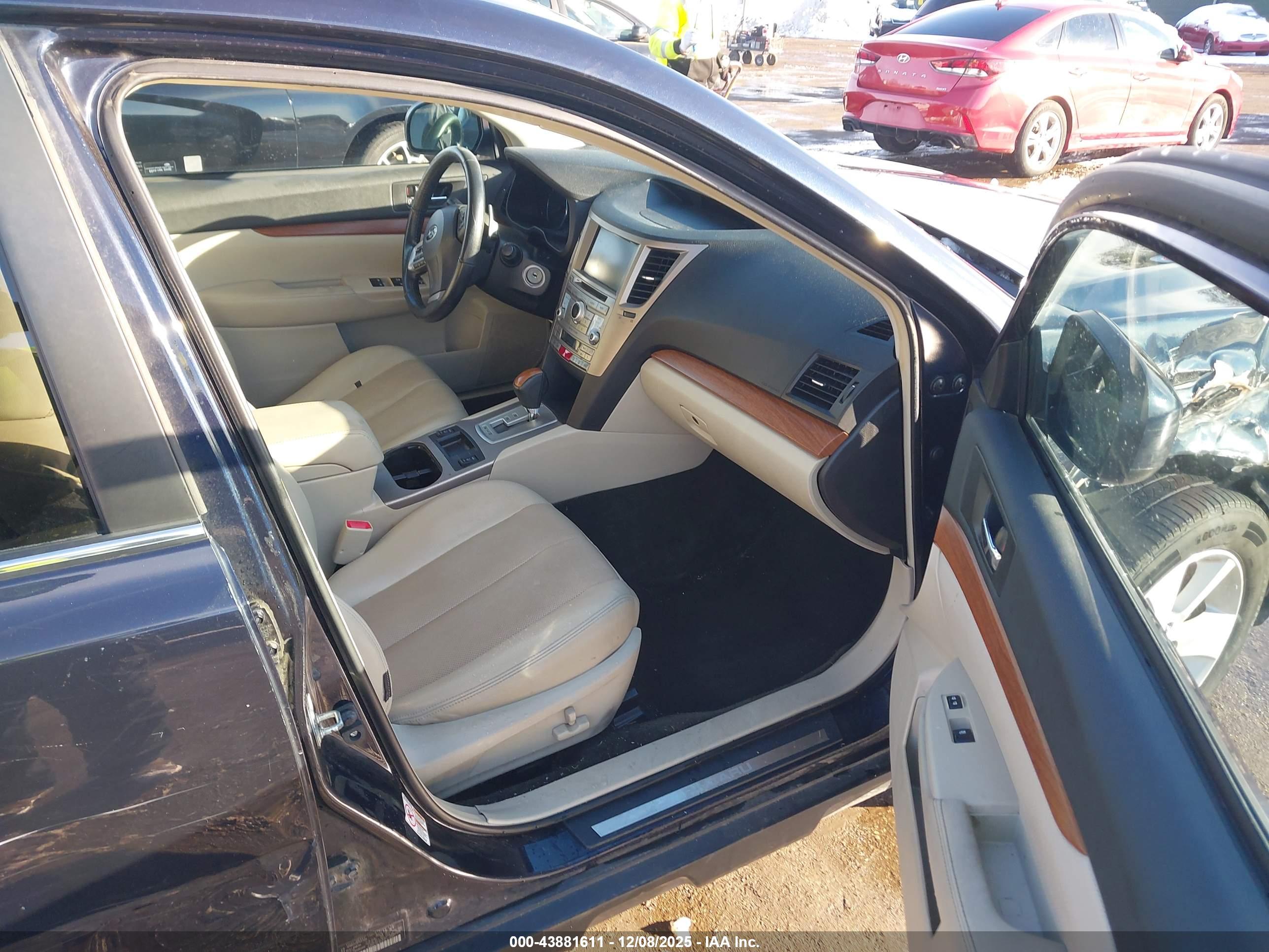 SUBARU OUTBACK image 5