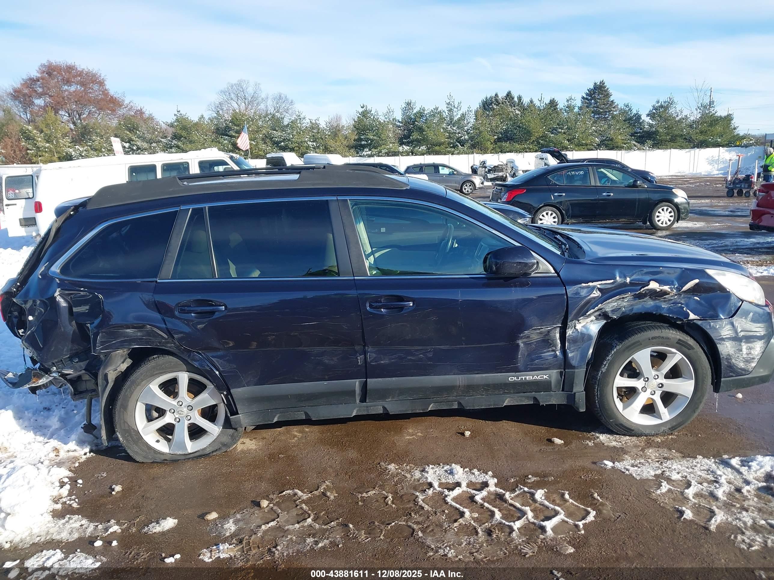 SUBARU OUTBACK image 6