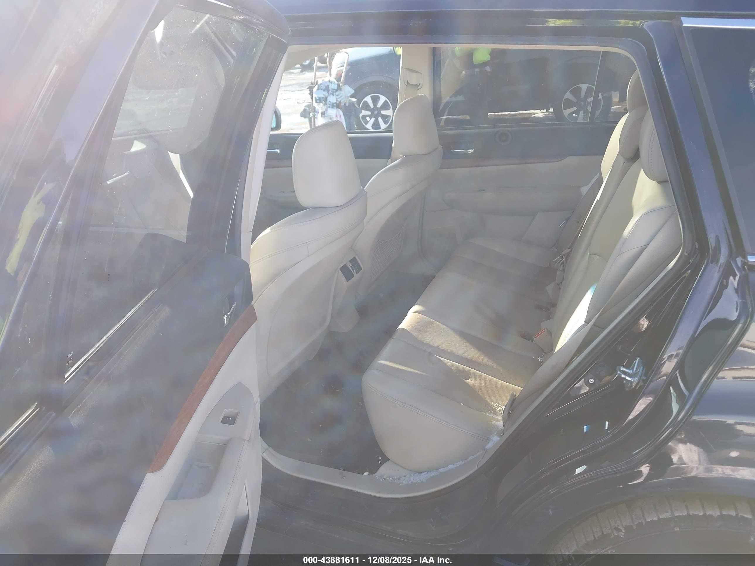 SUBARU OUTBACK image 8