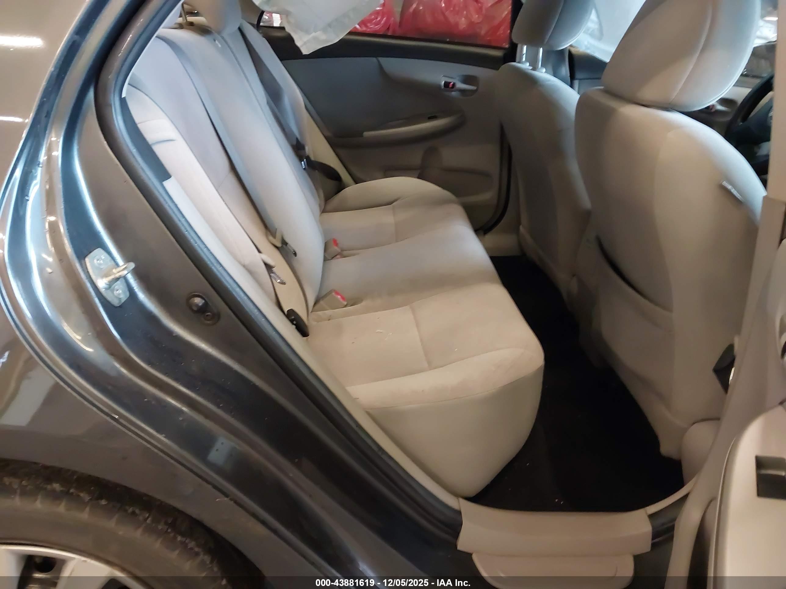 TOYOTA COROLLA image 8